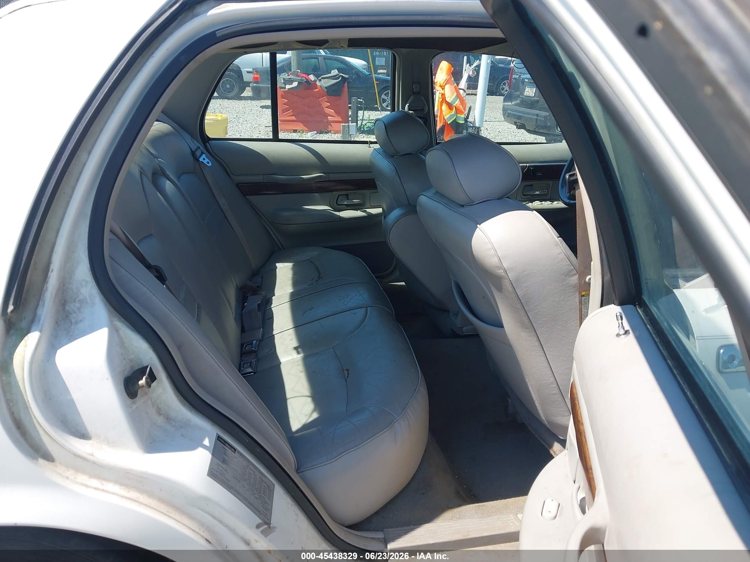 1998 Mercury Grand Marquis   White vin: 2MEFM75W3WX658702