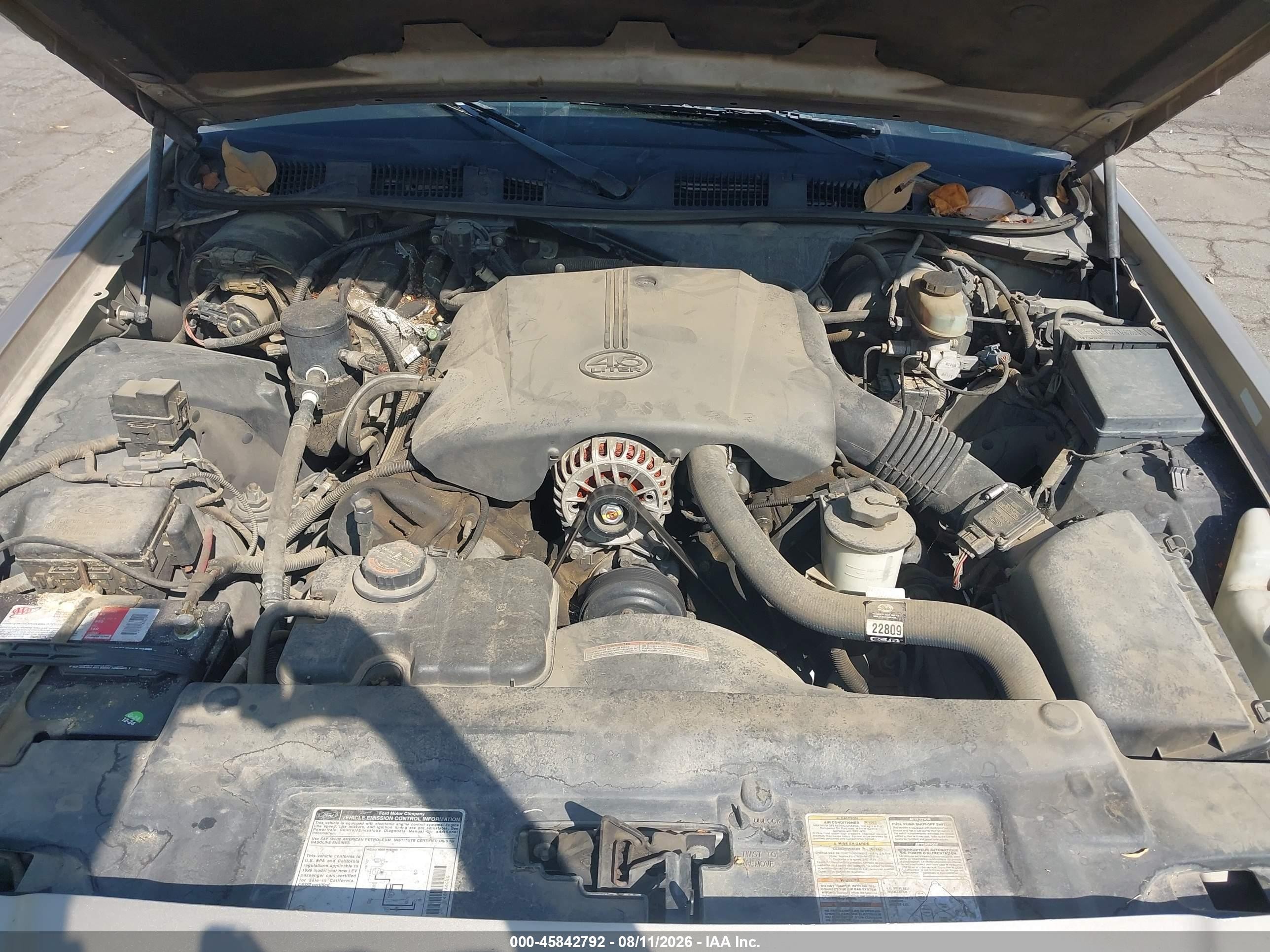 1999 Mercury Grand Marquis Ls Champagne vin: 2MEFM75W3XX634658