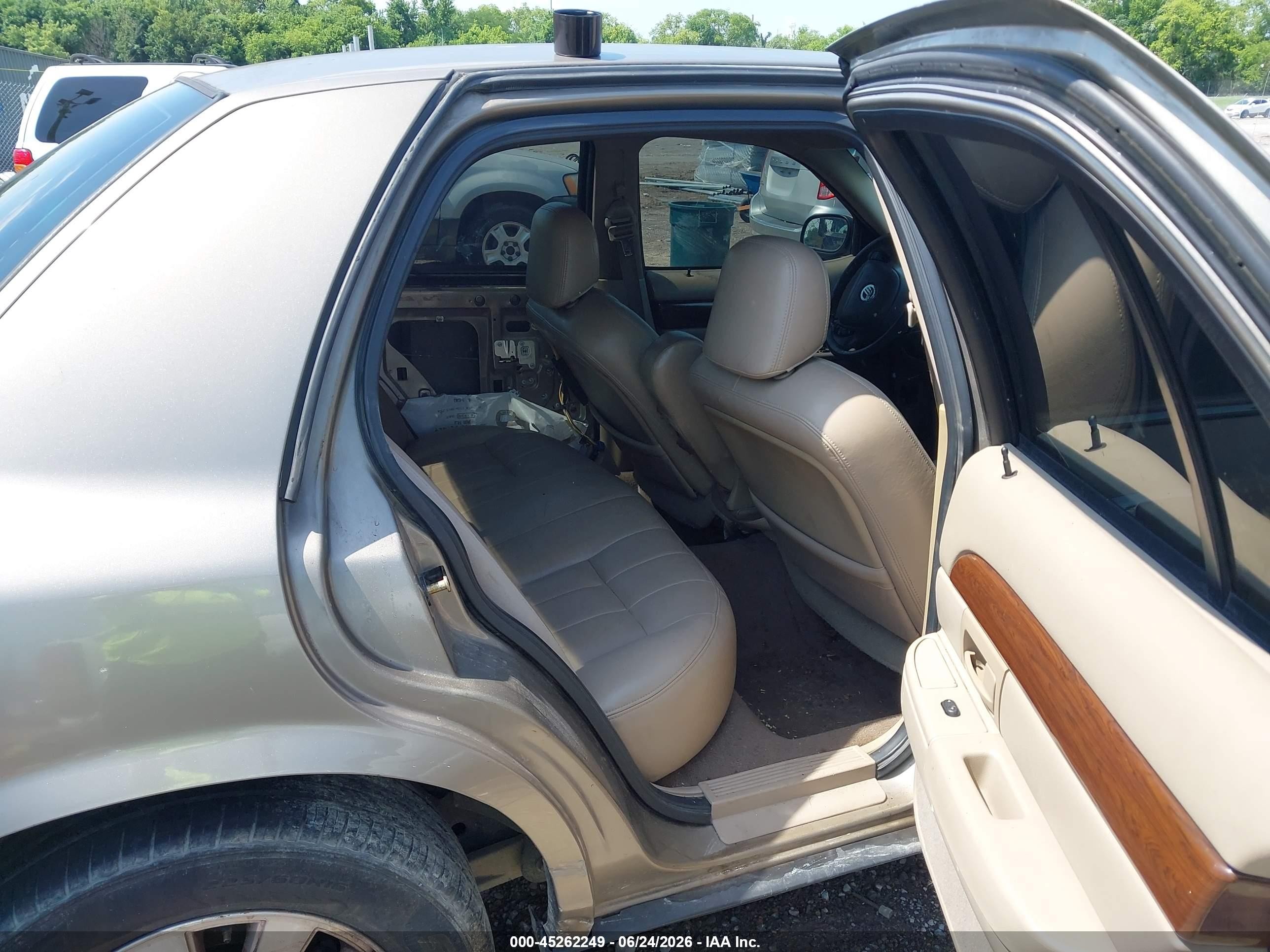 2003 Mercury Grand Marquis Ls Gold vin: 2MEFM75W43X643136