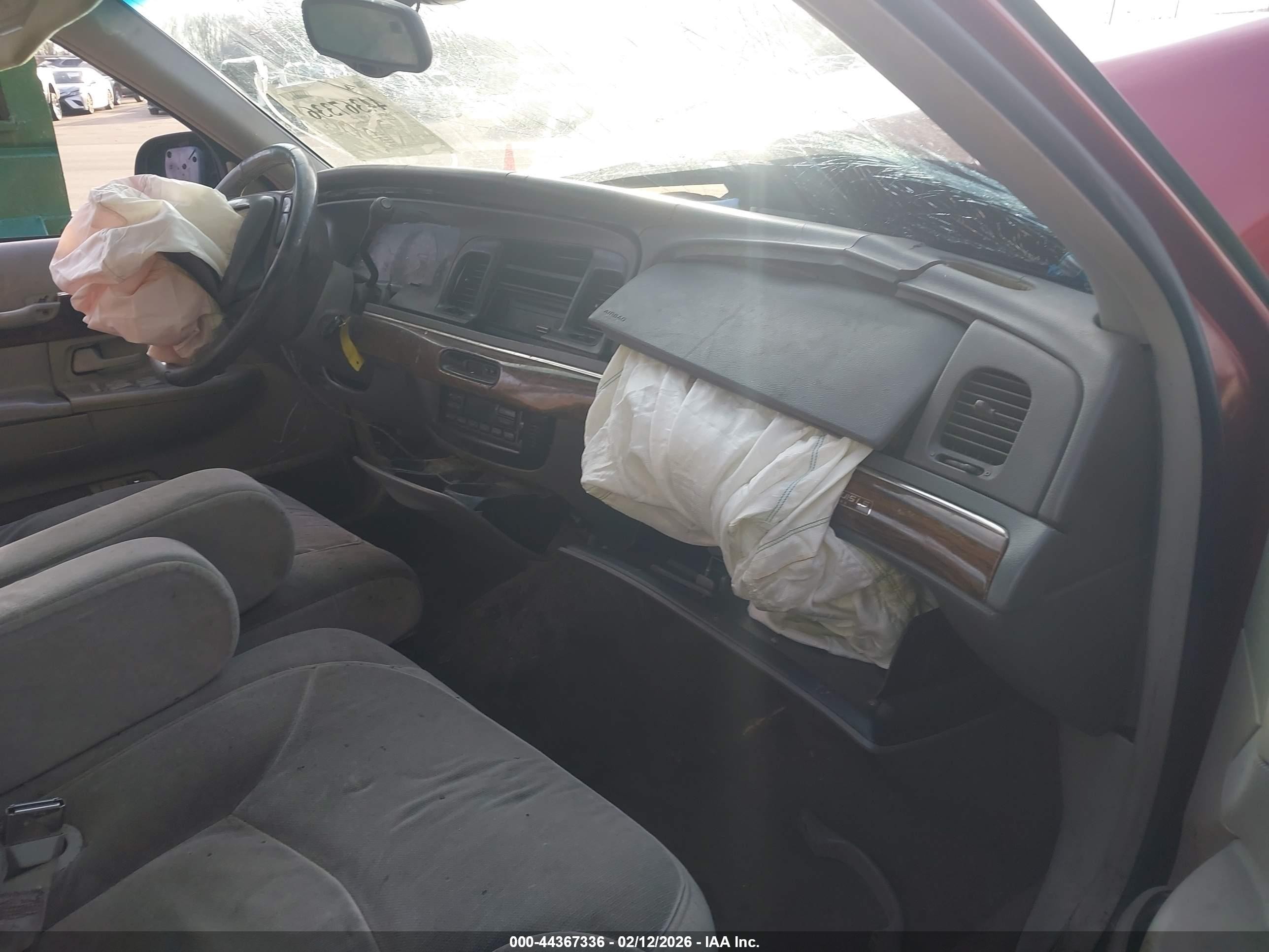 1998 Mercury Grand Marquis   Red vin: 2MEFM75W4WX665562