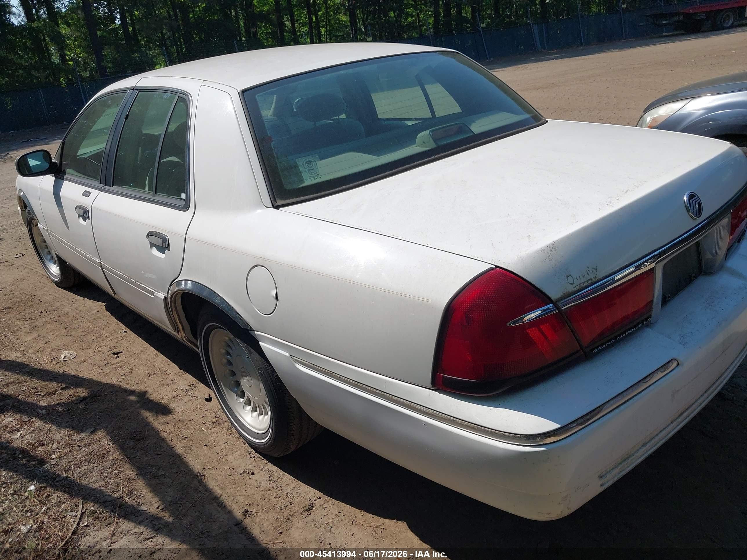 1999 Mercury Grand Marquis Ls White vin: 2MEFM75W4XX651551