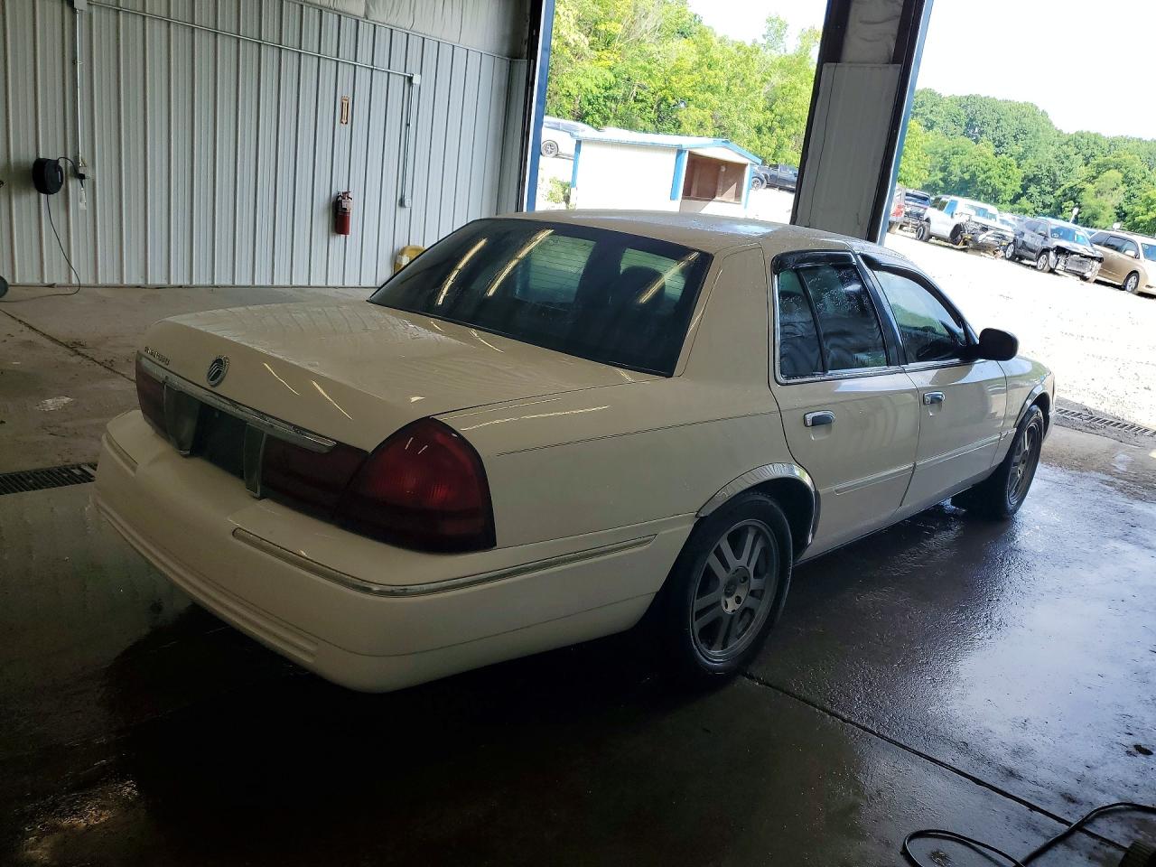 2003 Mercury Grand Marquis Ls Белый vin: 2MEFM75W53X632016