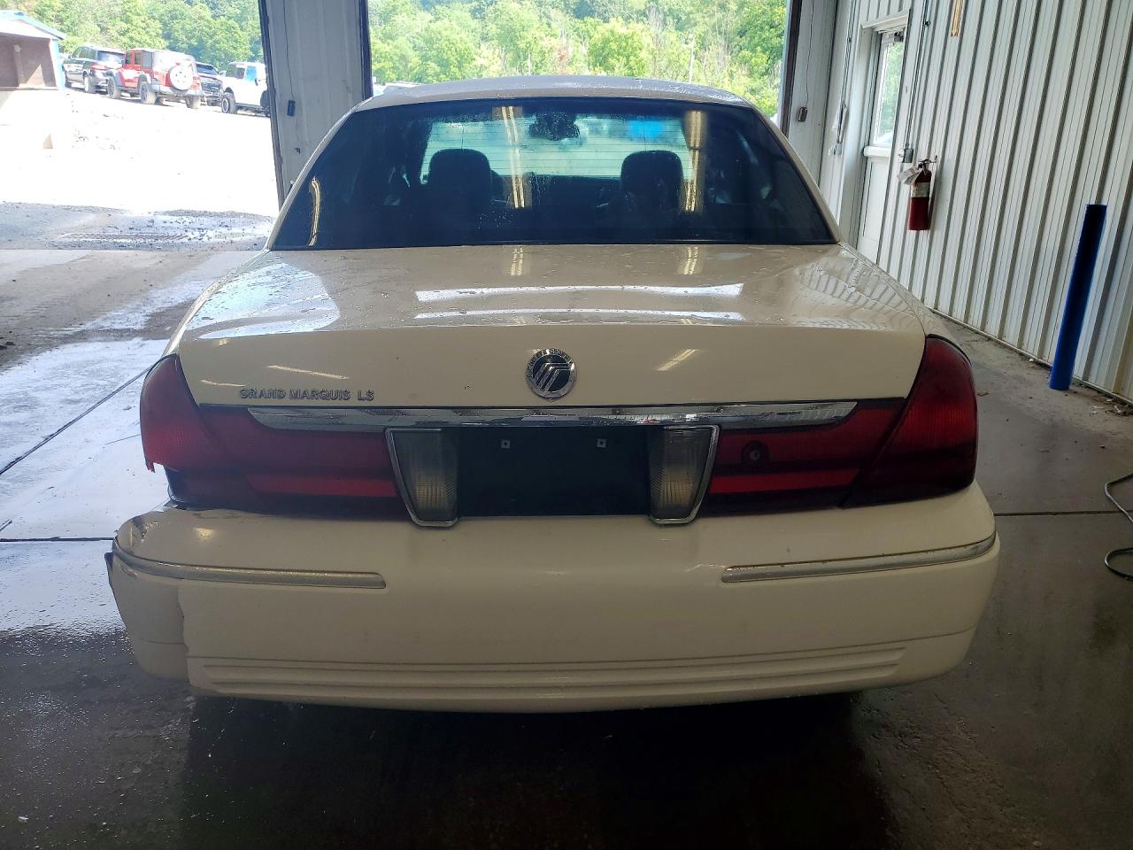 2003 Mercury Grand Marquis Ls Белый vin: 2MEFM75W53X632016