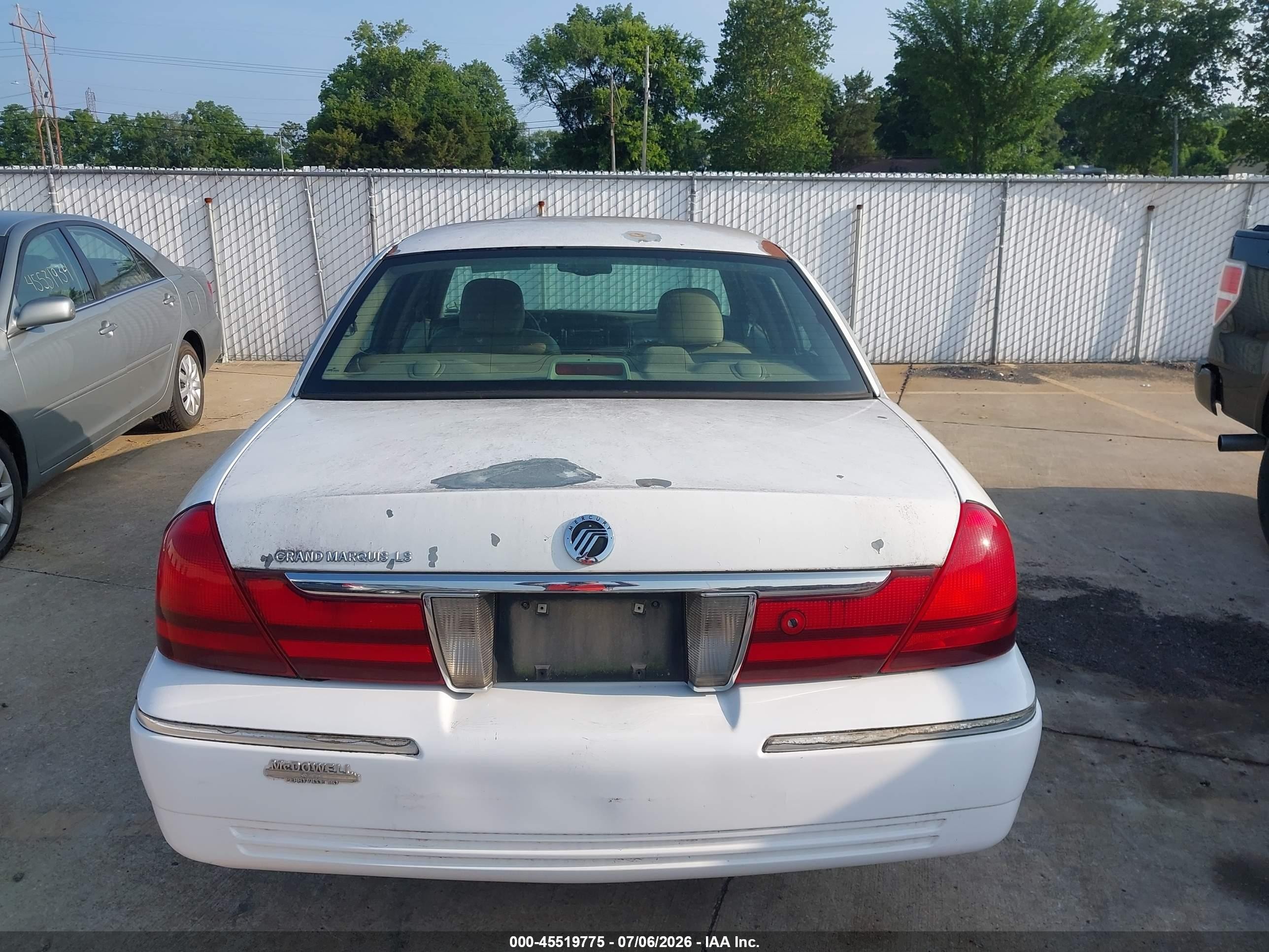 2003 Mercury Grand Marquis Ls White vin: 2MEFM75W53X661483