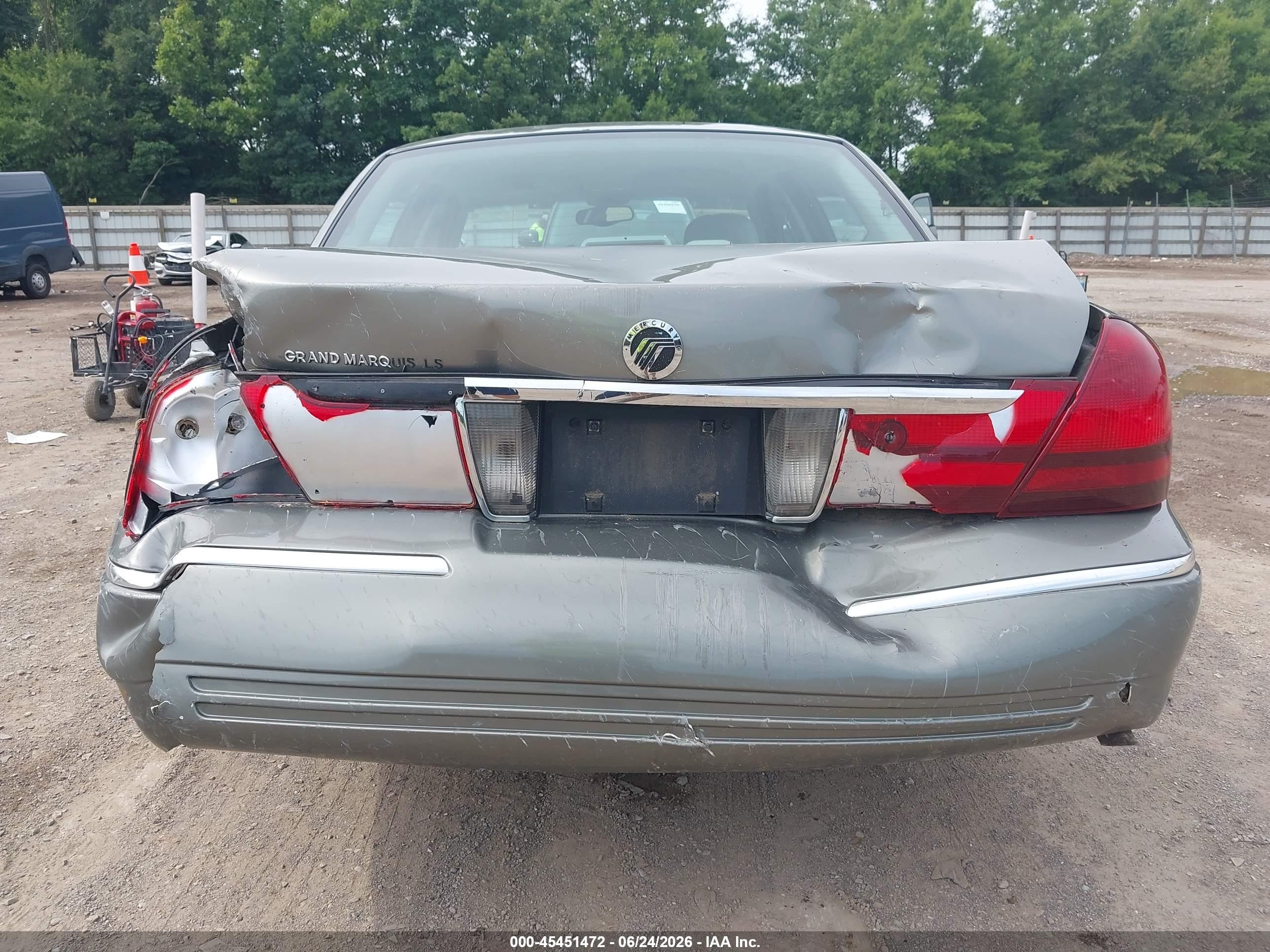 2004 Mercury Grand Marquis Ls Silver vin: 2MEFM75W54X694369