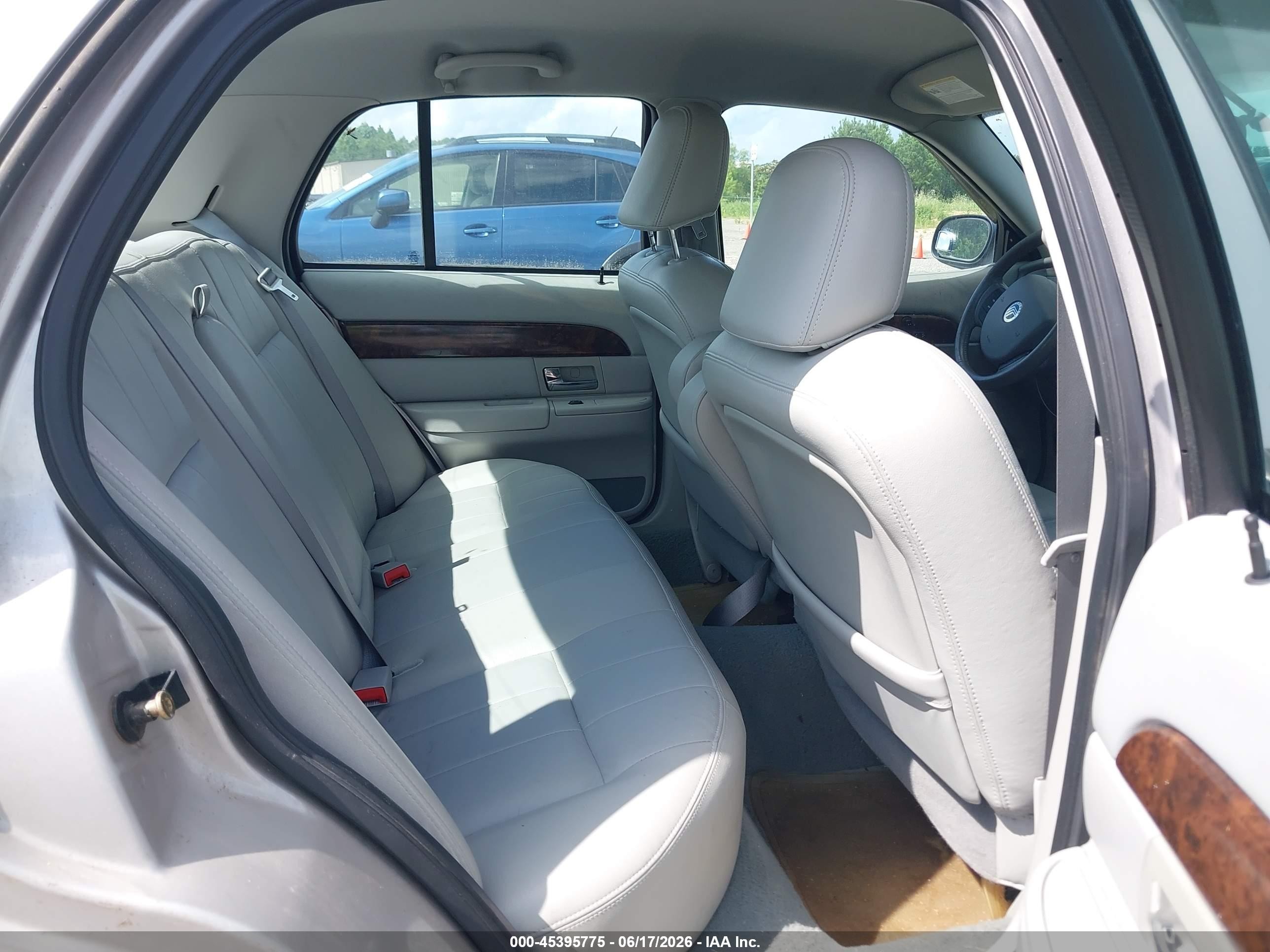 2005 Mercury Grand Marquis Ls/lse Silver vin: 2MEFM75W55X650180