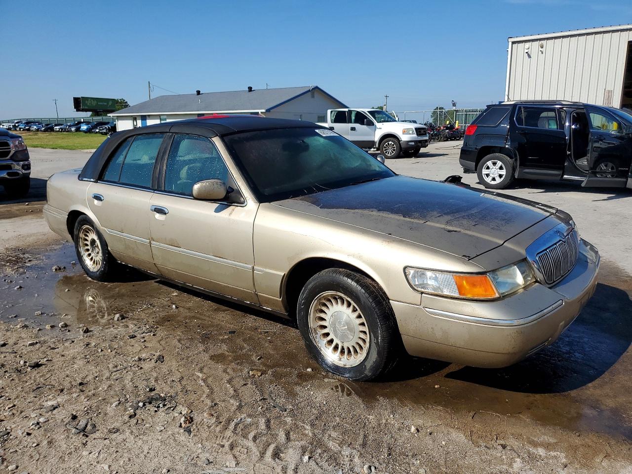 2000 Mercury Grand Marquis Tan vin: 2MEFM75W5YX606961
