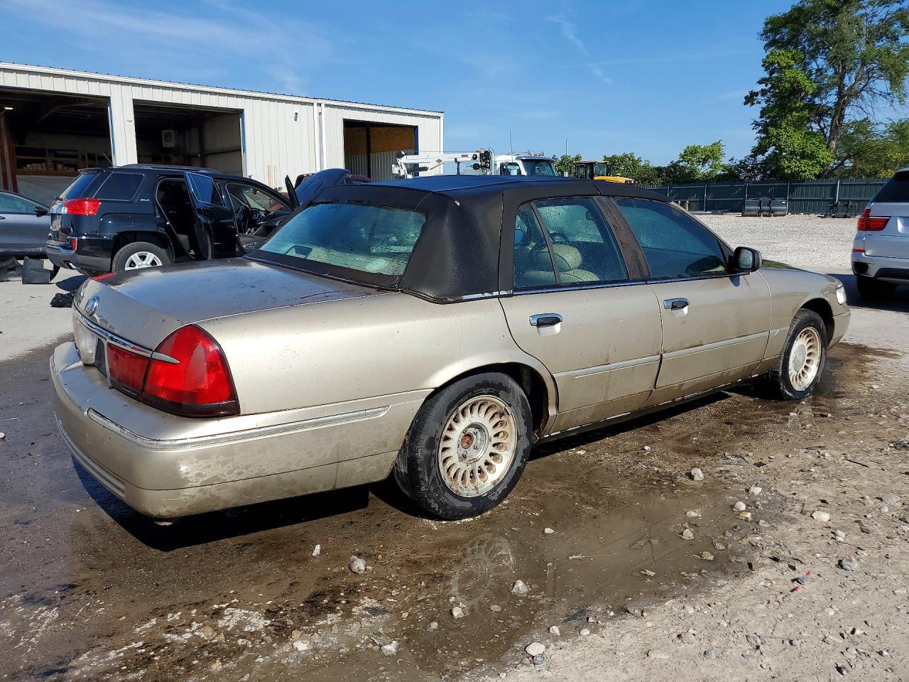 2000 Mercury Grand Marquis Tan vin: 2MEFM75W5YX606961