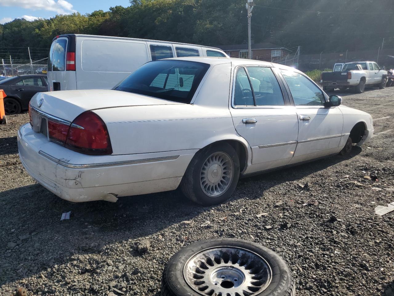 2001 Mercury Grand Marquis Ls White vin: 2MEFM75W61X681545