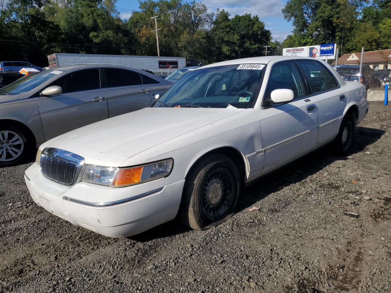 2001 Mercury Grand Marquis Ls White vin: 2MEFM75W61X681545