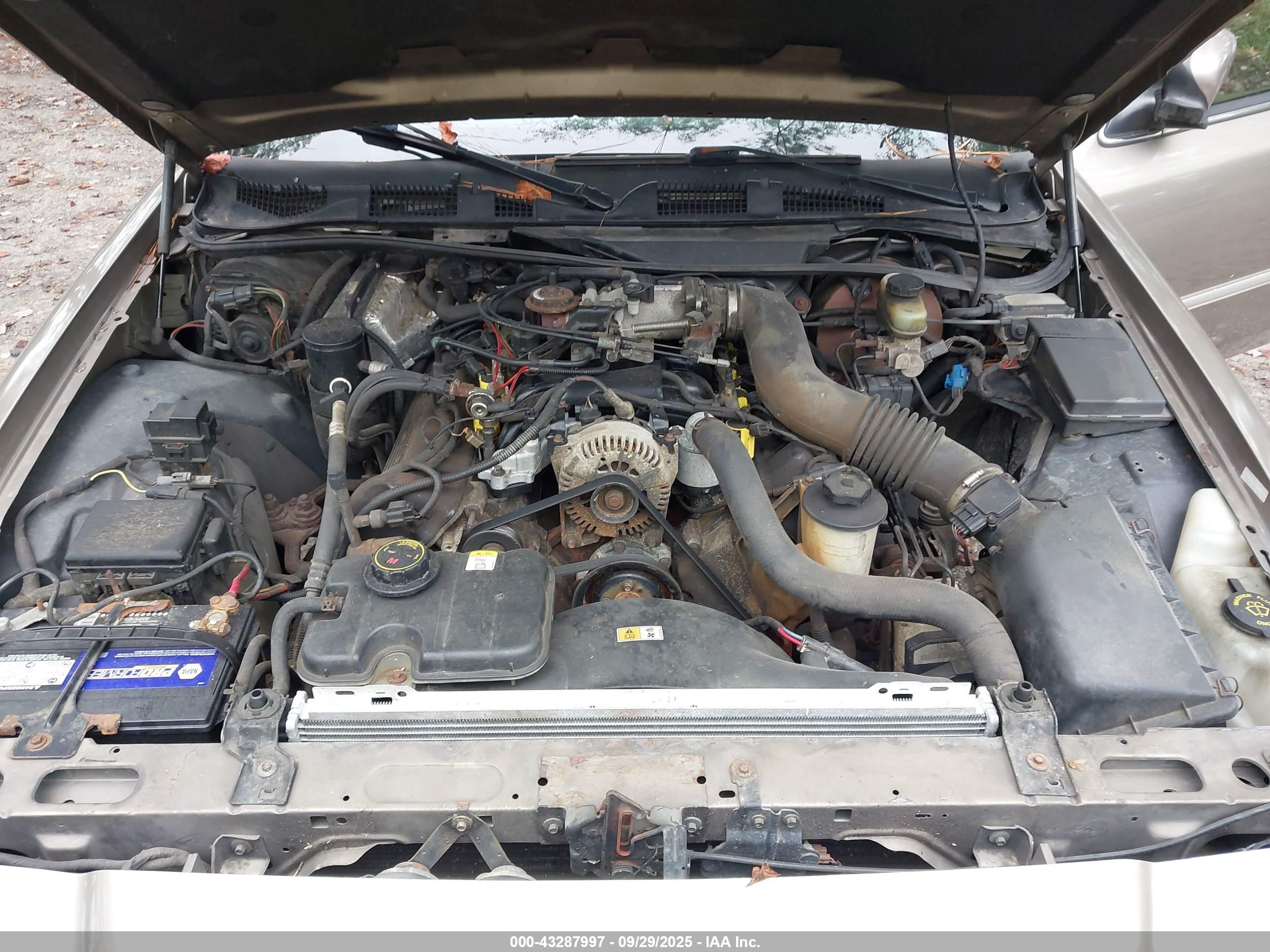 2002 Mercury Grand Marquis Ls Коричневый vin: 2MEFM75W62X664200