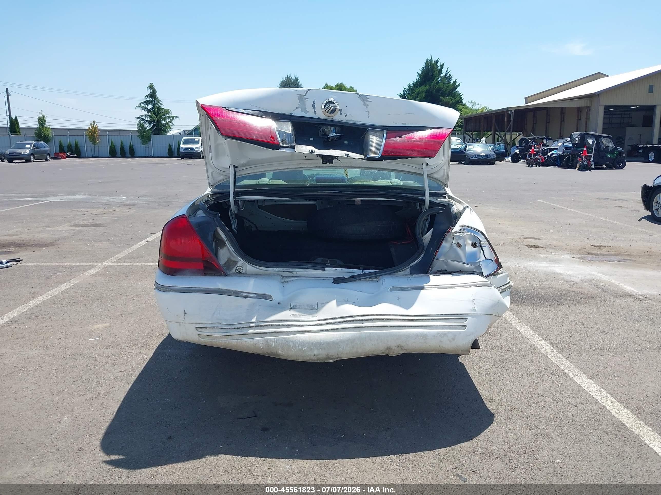 2003 Mercury Grand Marquis Ls White vin: 2MEFM75W63X702073