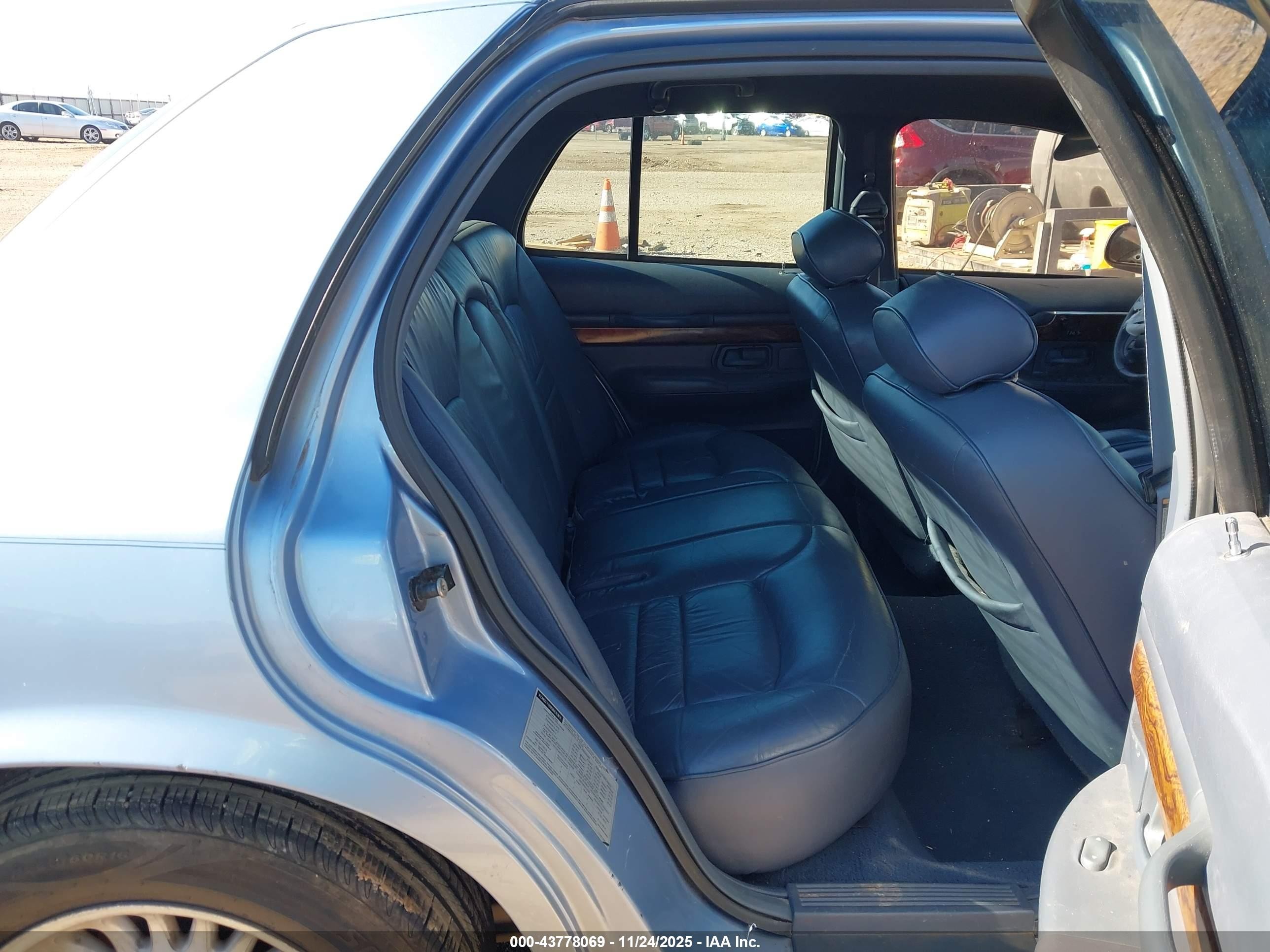 1998 Mercury Grand Marquis   Синий vin: 2MEFM75W6WX698448