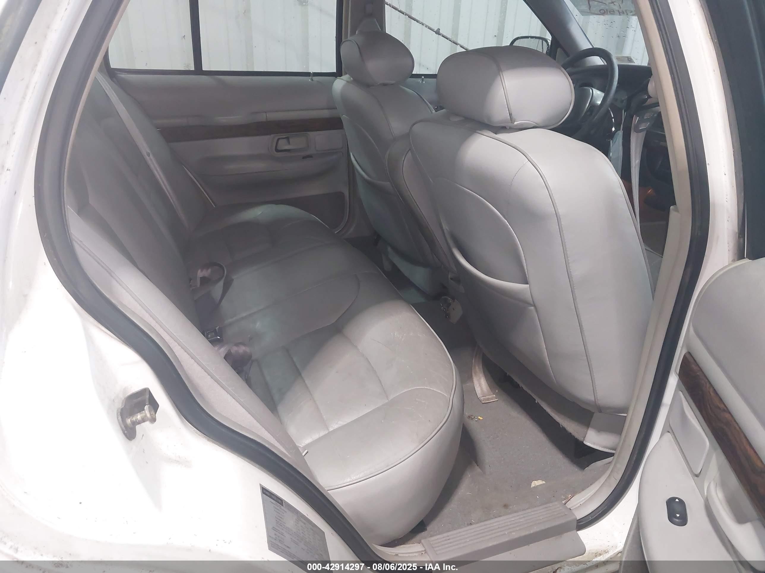 1999 Mercury Grand Marquis Ls White vin: 2MEFM75W6XX685703