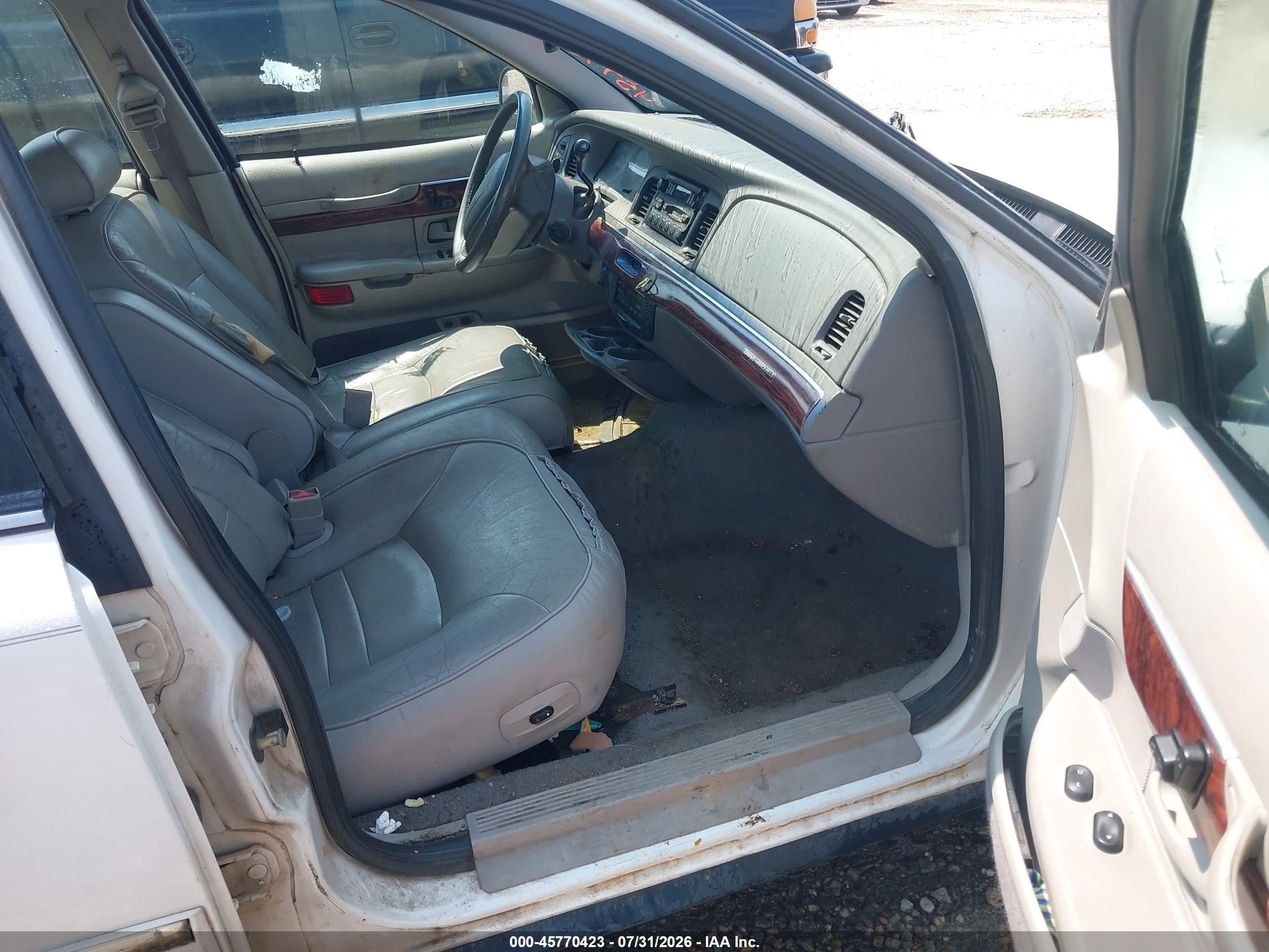 2002 Mercury Grand Marquis Ls White vin: 2MEFM75W72X636356