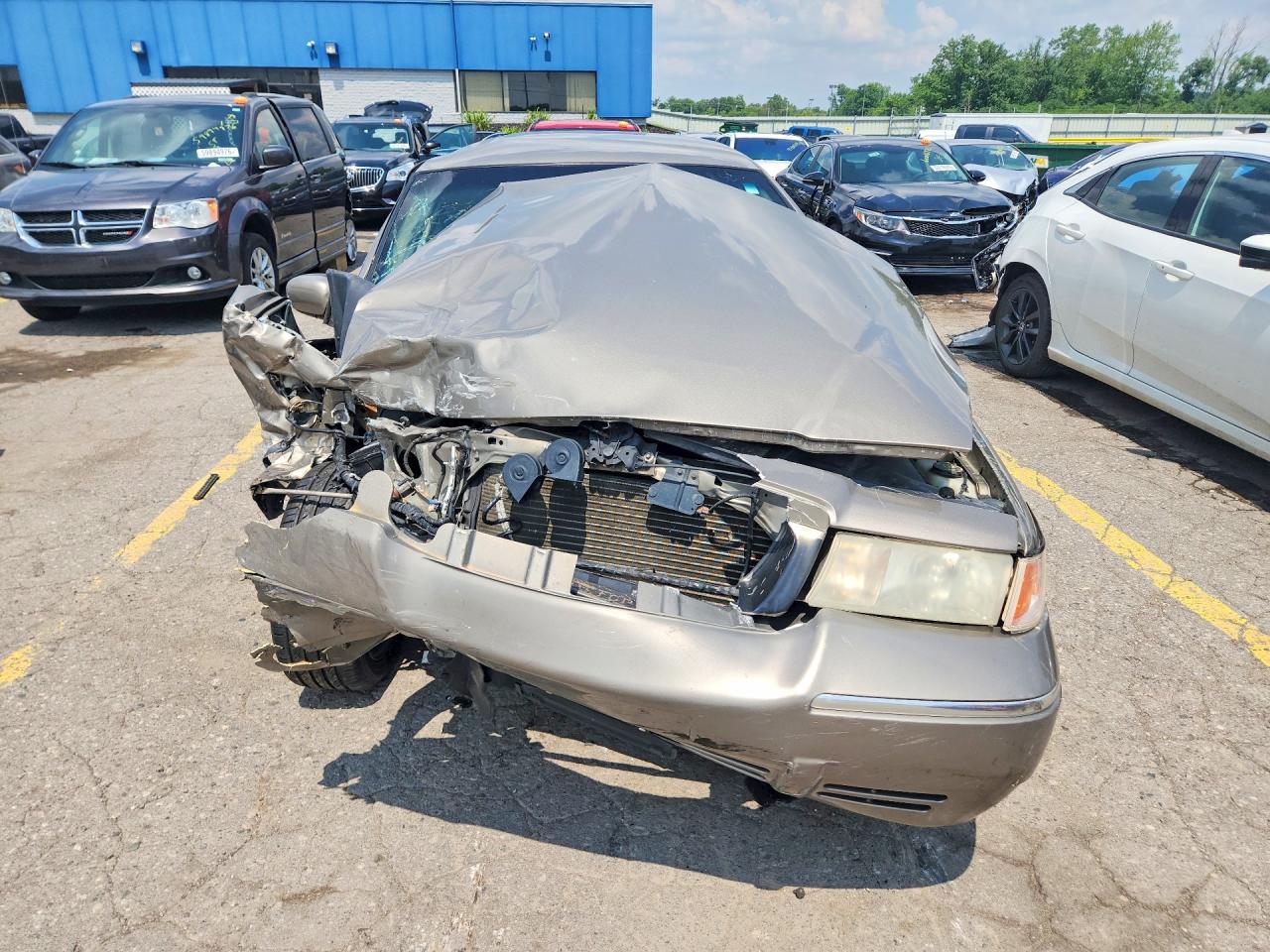 2002 Mercury Grand Marquis Ls Tan vin: 2MEFM75W72X652170