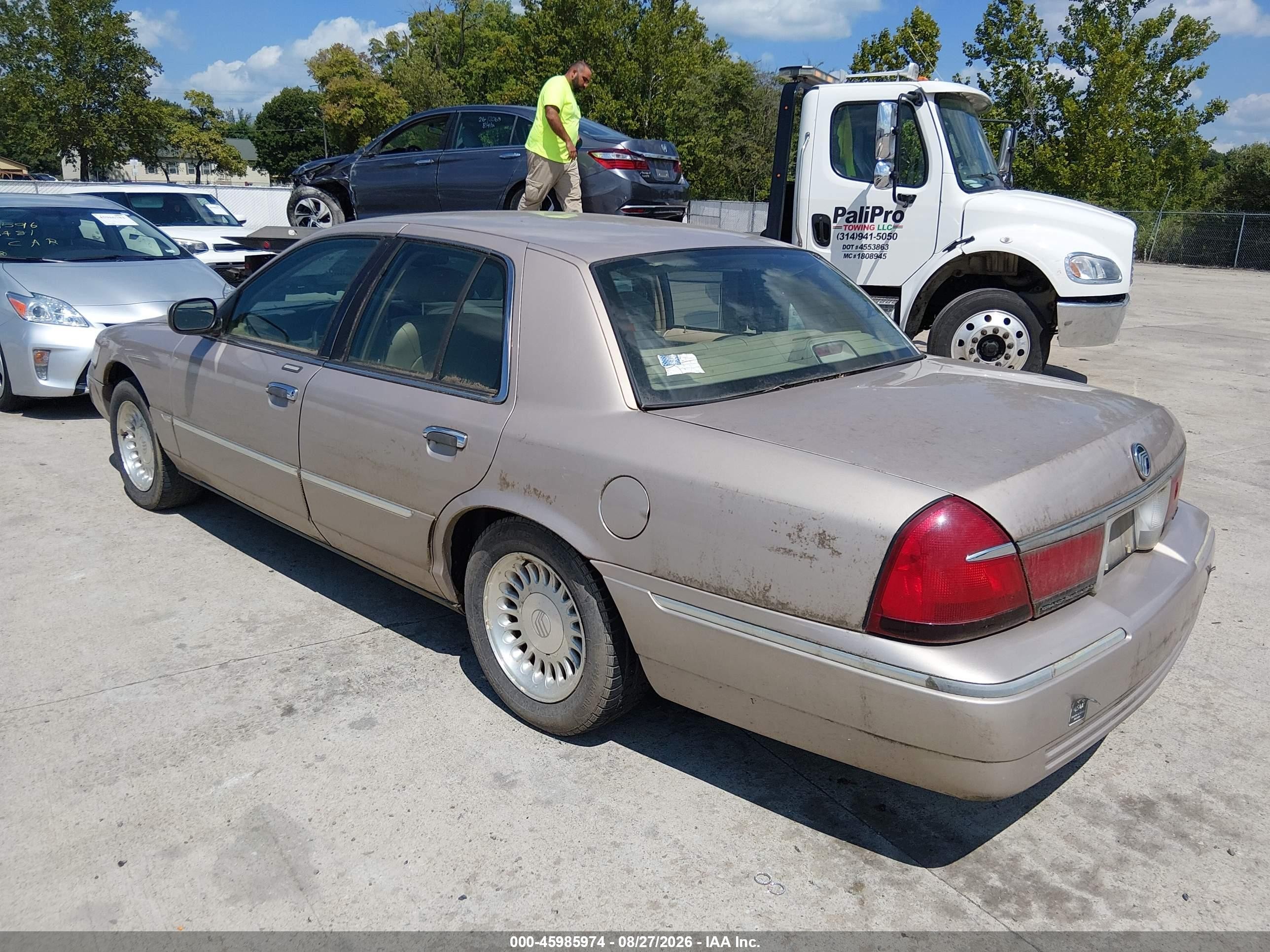 1998 Mercury Grand Marquis   Gold vin: 2MEFM75W7WX633429