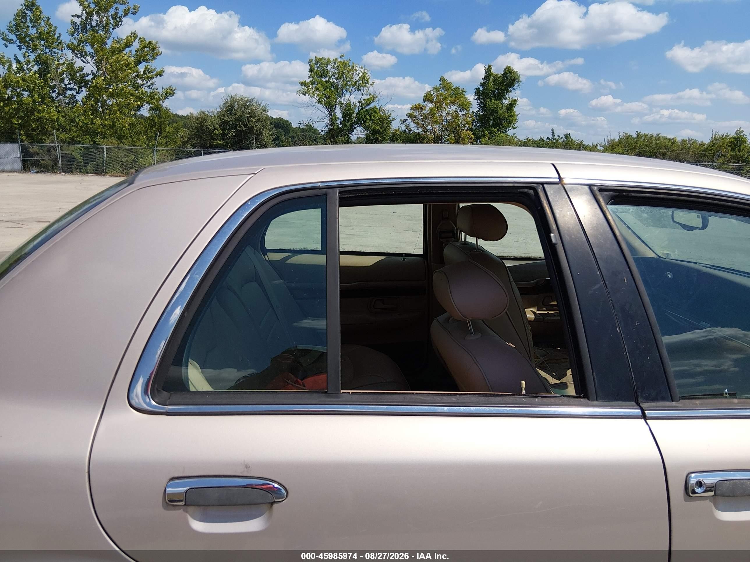 1998 Mercury Grand Marquis   Gold vin: 2MEFM75W7WX633429