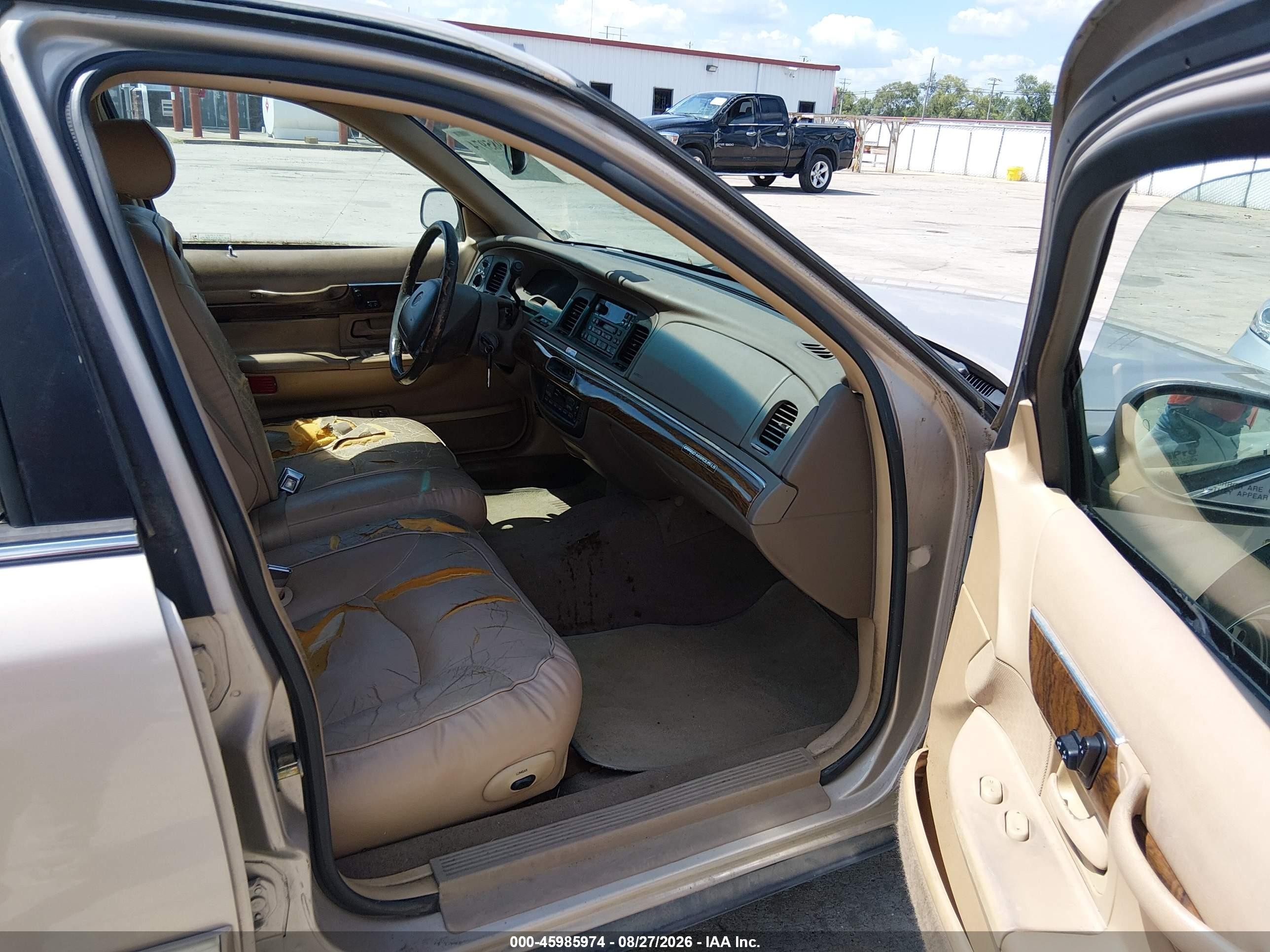 1998 Mercury Grand Marquis   Gold vin: 2MEFM75W7WX633429
