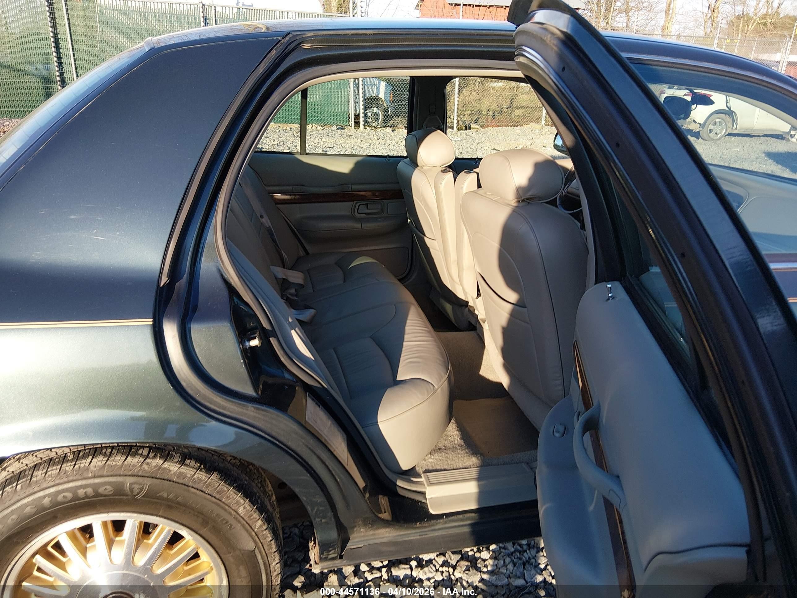 1998 Mercury Grand Marquis   Green vin: 2MEFM75W7WX685207