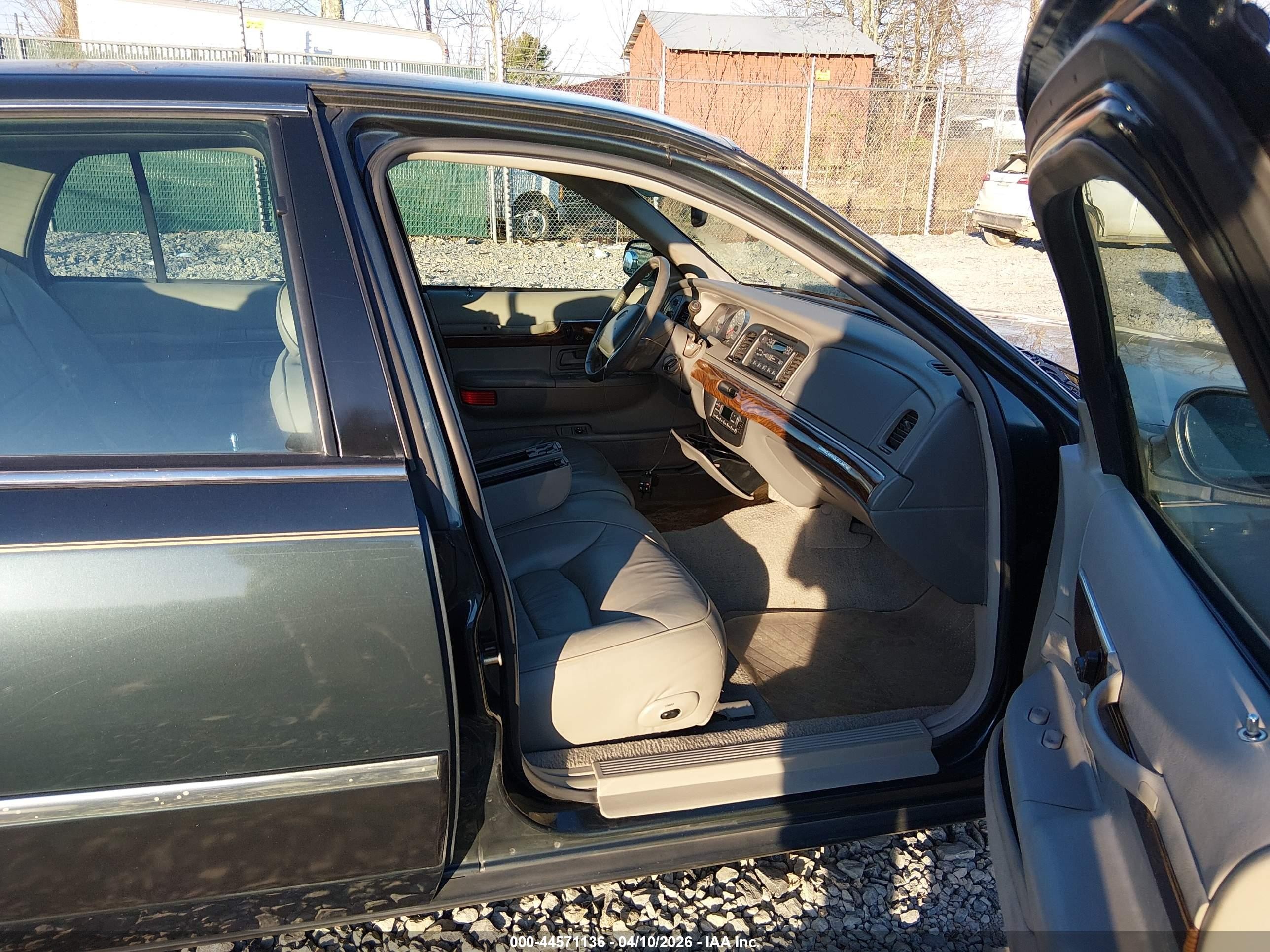1998 Mercury Grand Marquis   Green vin: 2MEFM75W7WX685207