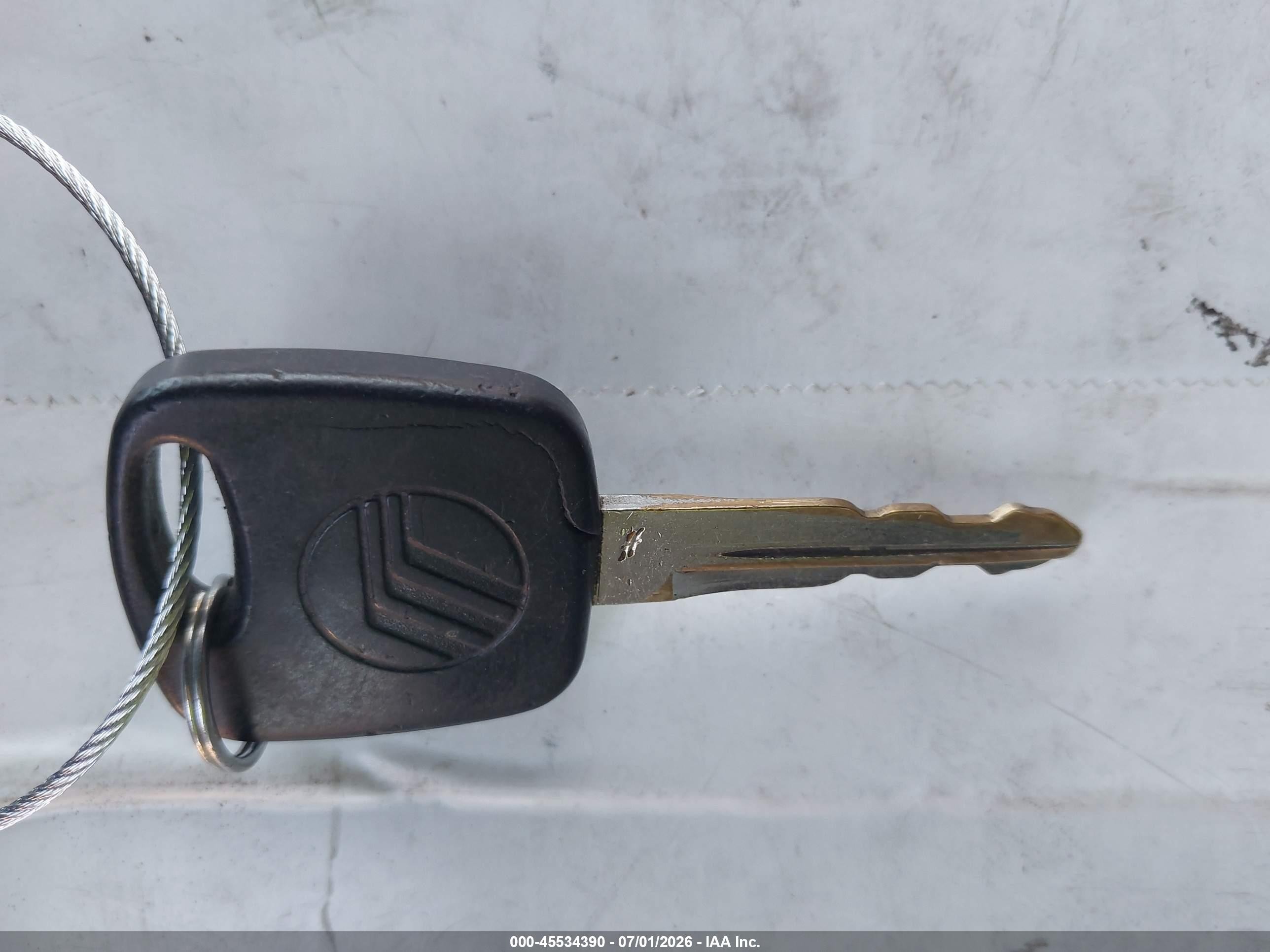 2000 Mercury Grand Marquis Ls Белый vin: 2MEFM75W7YX738278