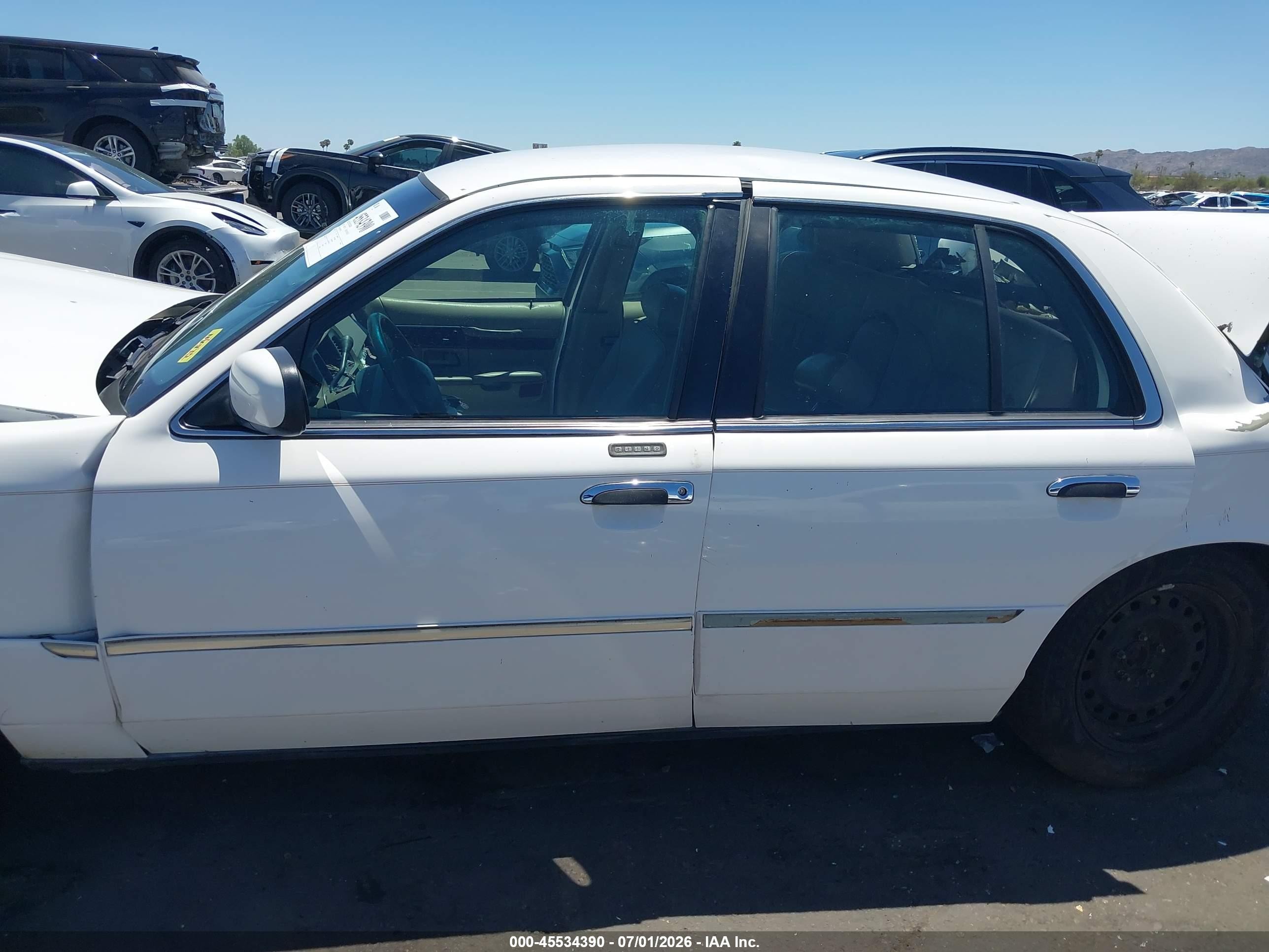 2000 Mercury Grand Marquis Ls Белый vin: 2MEFM75W7YX738278