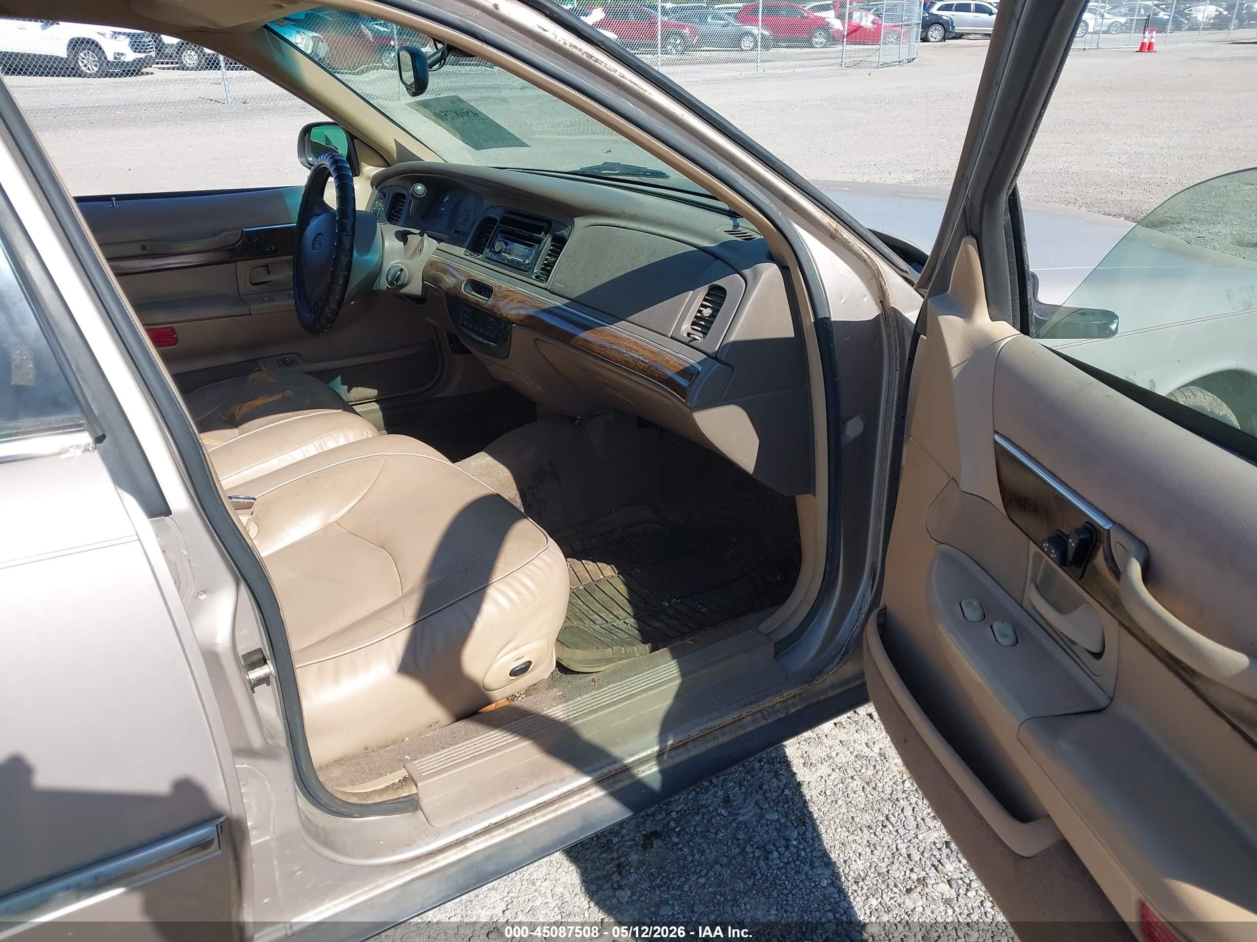 1998 Mercury Grand Marquis   Gold vin: 2MEFM75W8WX621709