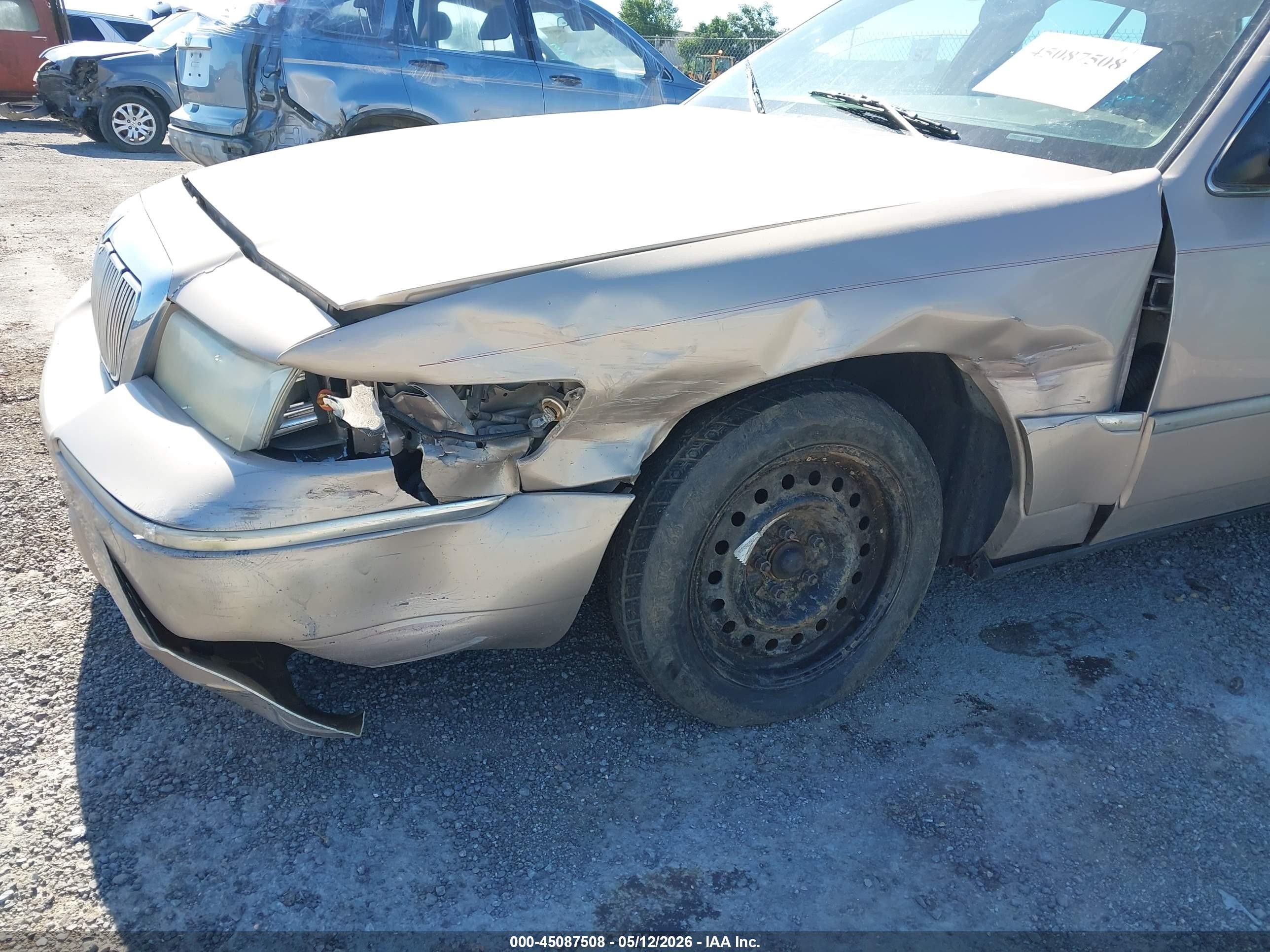 1998 Mercury Grand Marquis   Gold vin: 2MEFM75W8WX621709