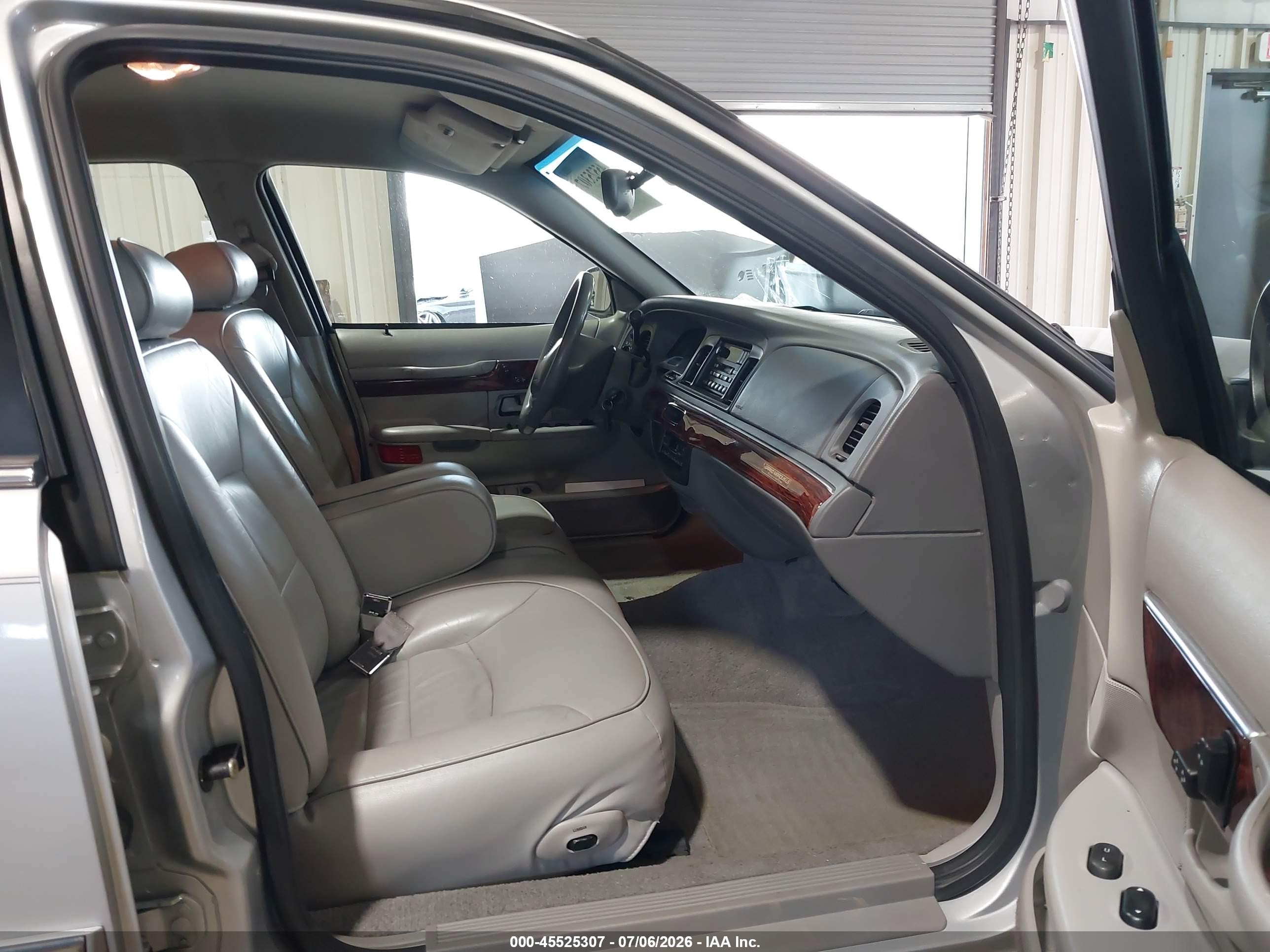 2000 Mercury Grand Marquis Ls Silver vin: 2MEFM75W8YX737754