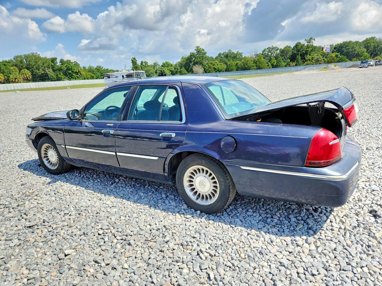 2001 Mercury Grand Marquis Blue vin: 2MEFM75W91X639080