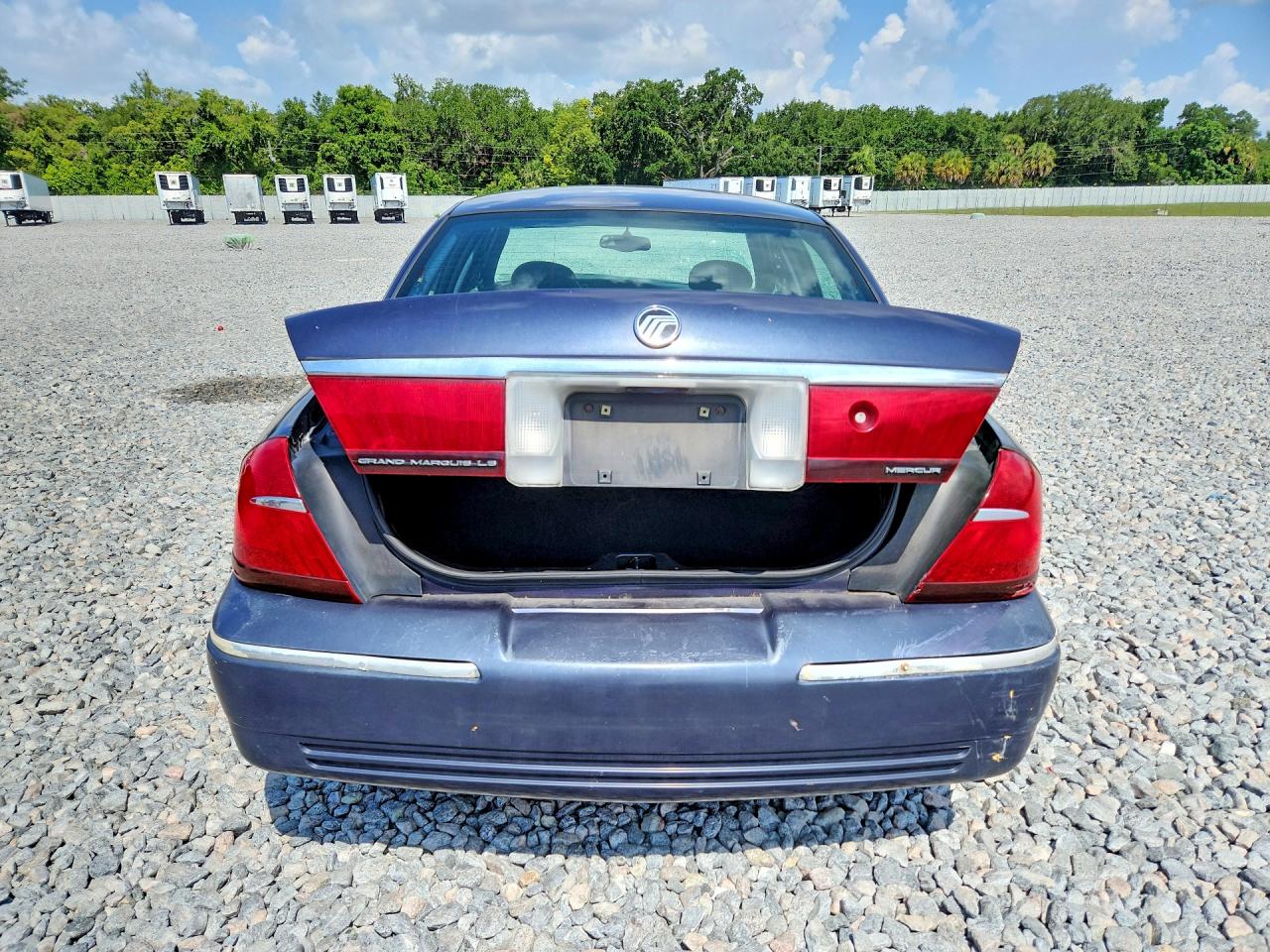 2001 Mercury Grand Marquis Blue vin: 2MEFM75W91X639080