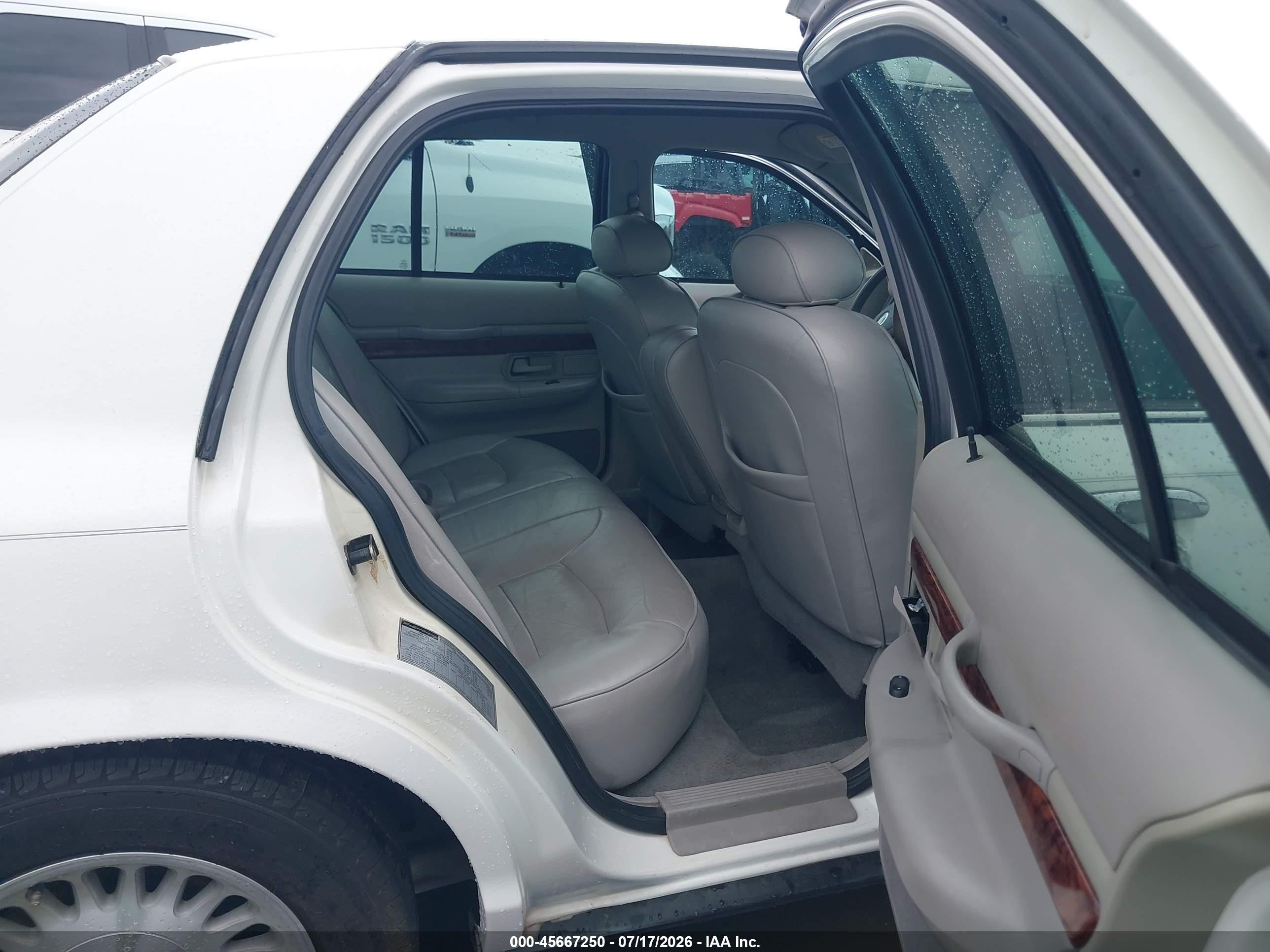 2001 Mercury Grand Marquis Ls White vin: 2MEFM75W91X683872