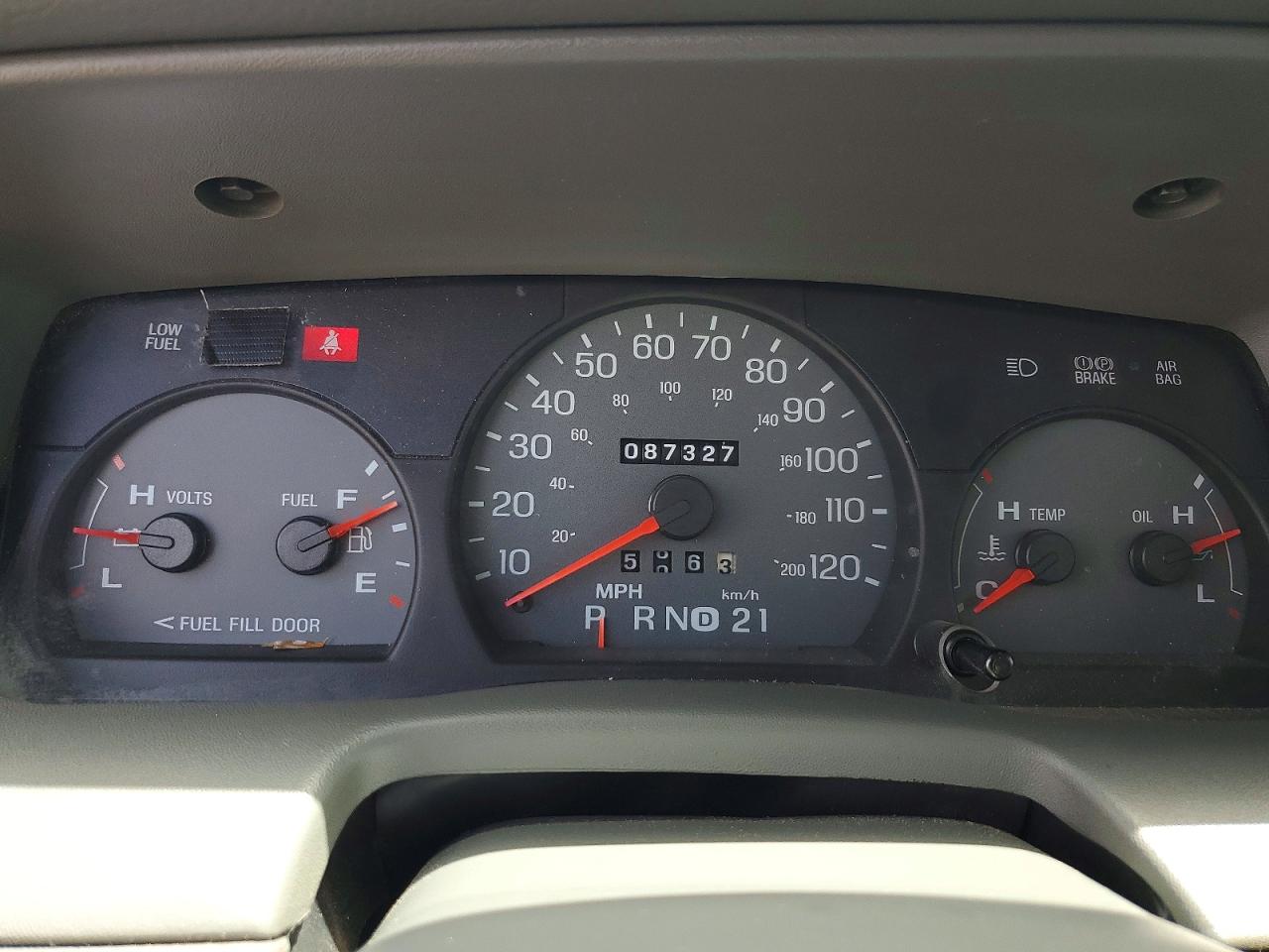 2005 Mercury Grand Marquis Ls Burgundy vin: 2MEFM75W95X664082