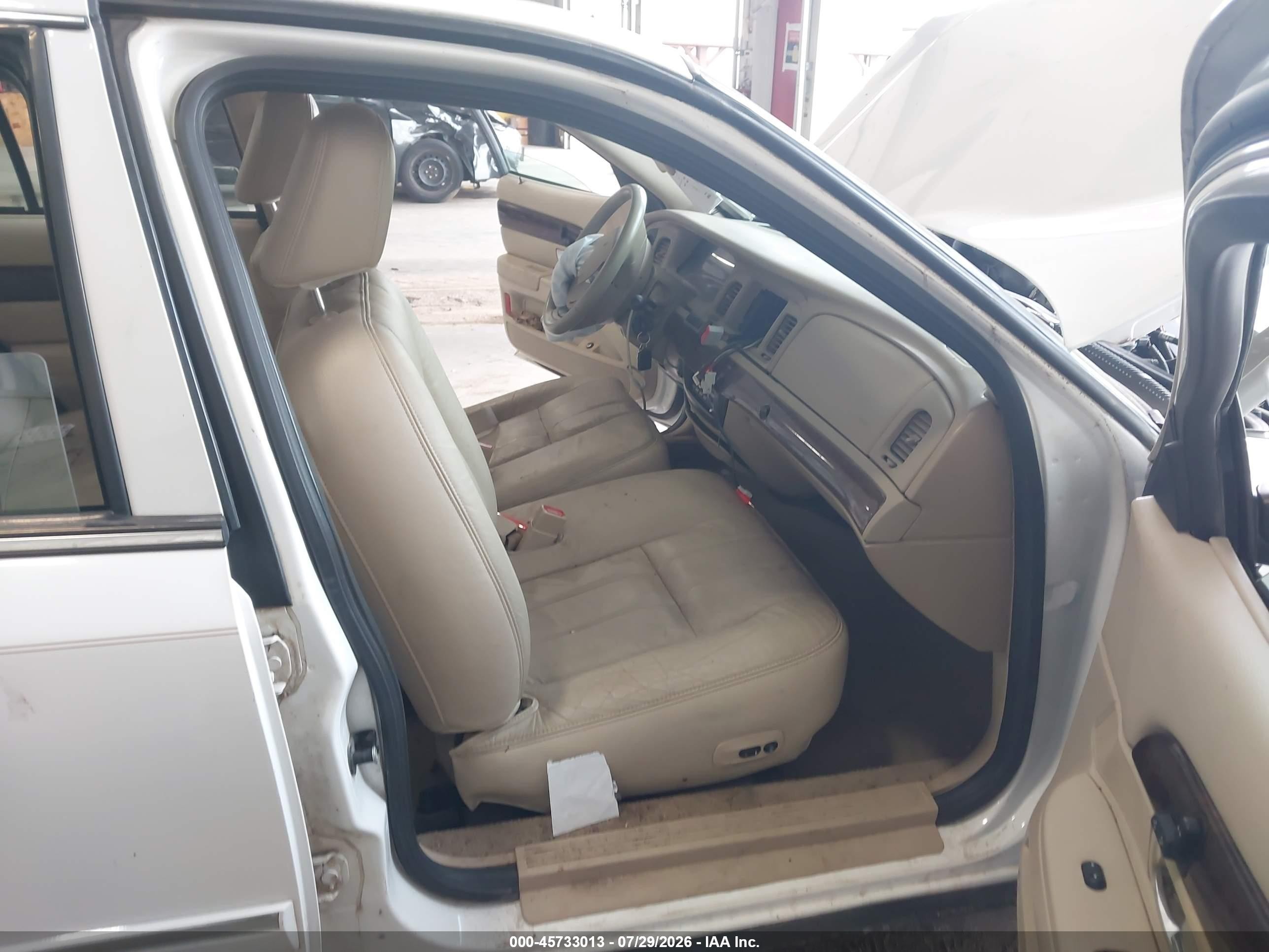 2007 Mercury Grand Marquis Ls White vin: 2MEFM75W97X614589