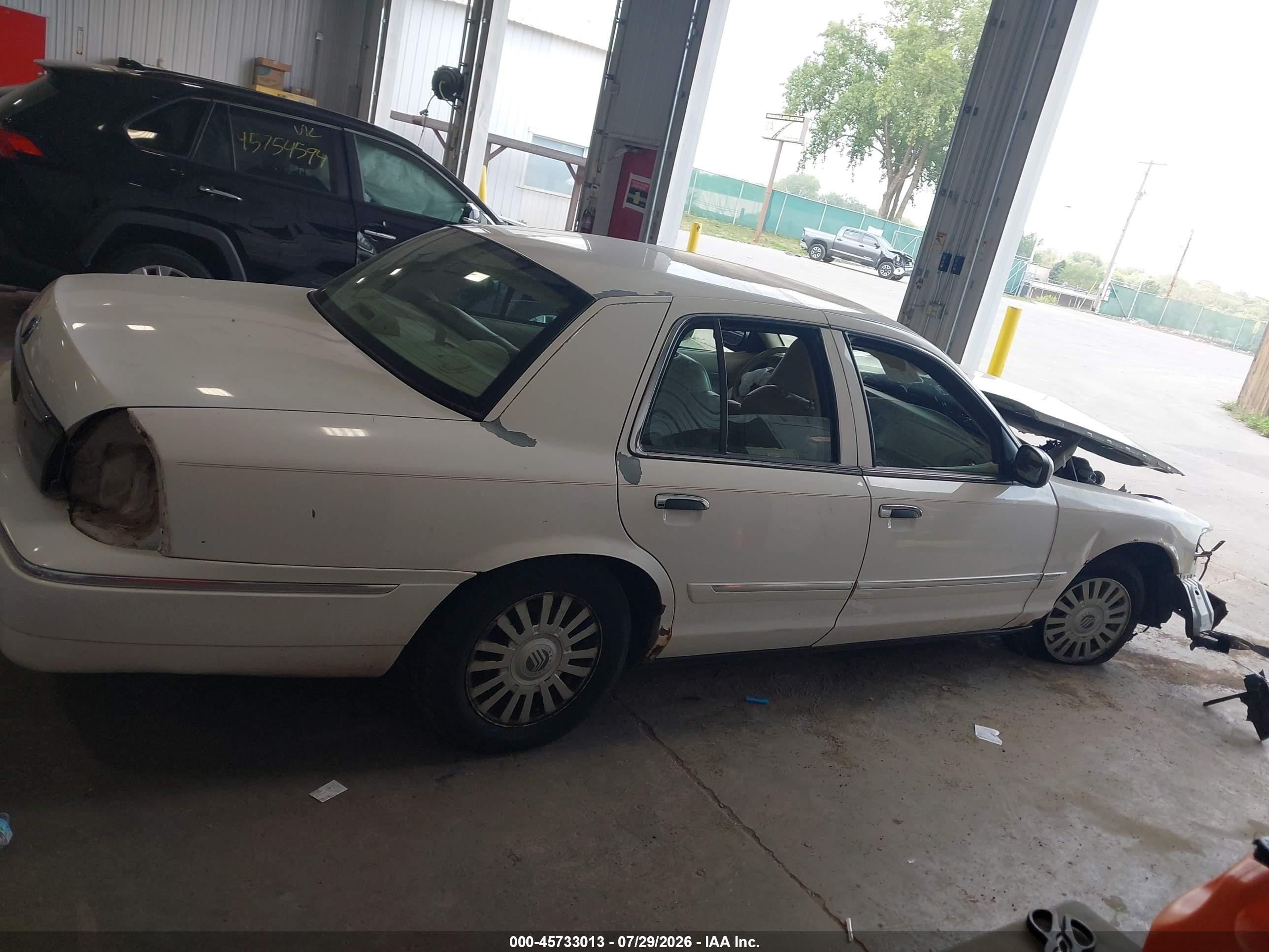2007 Mercury Grand Marquis Ls White vin: 2MEFM75W97X614589