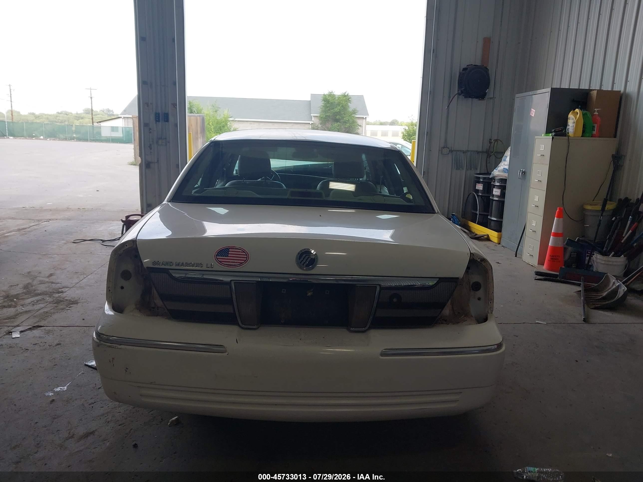 2007 Mercury Grand Marquis Ls White vin: 2MEFM75W97X614589