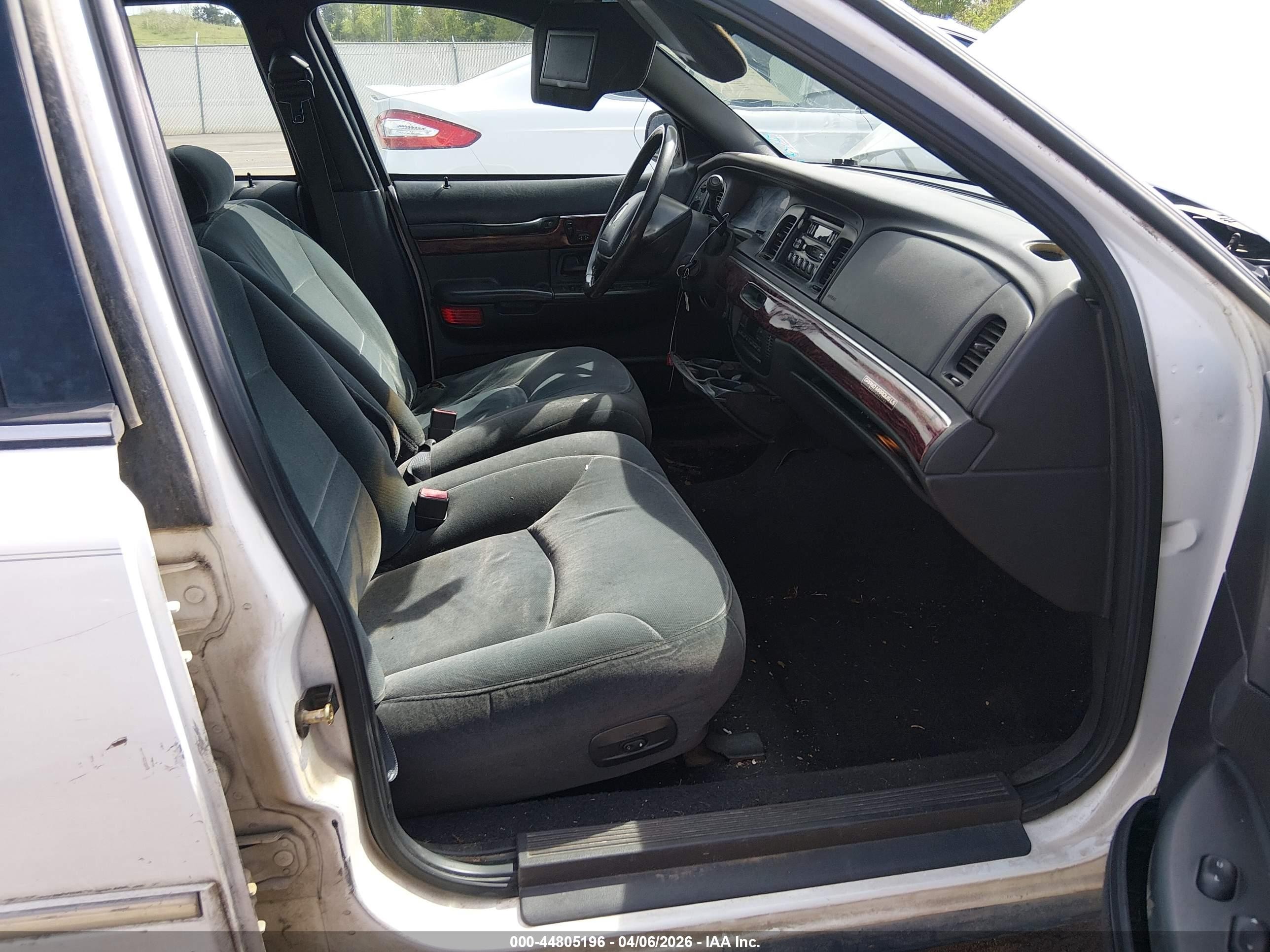 2001 Mercury Grand Marquis Ls White vin: 2MEFM75WX1X656566