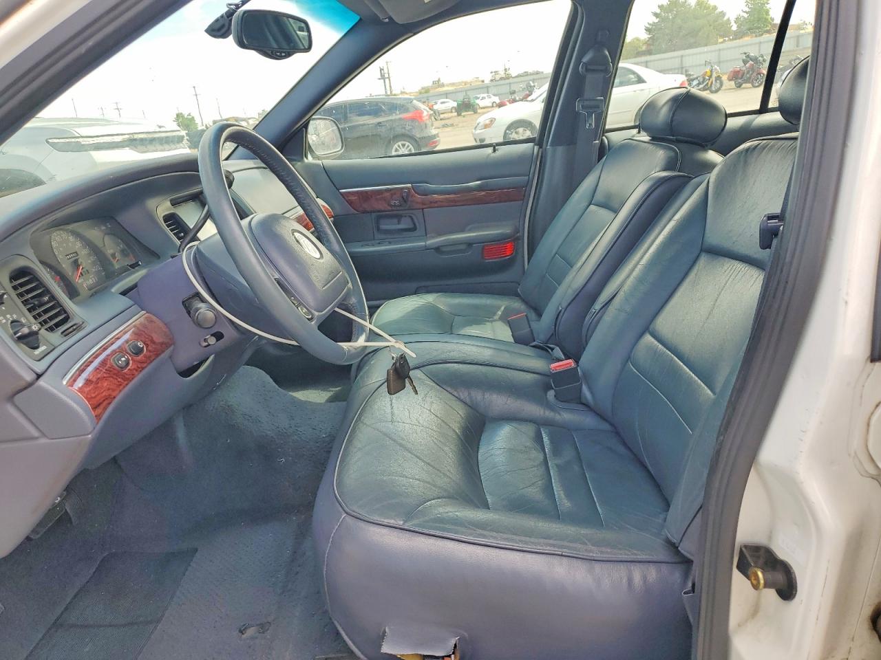 2001 Mercury Grand Marquis Ls White vin: 2MEFM75WX1X681452