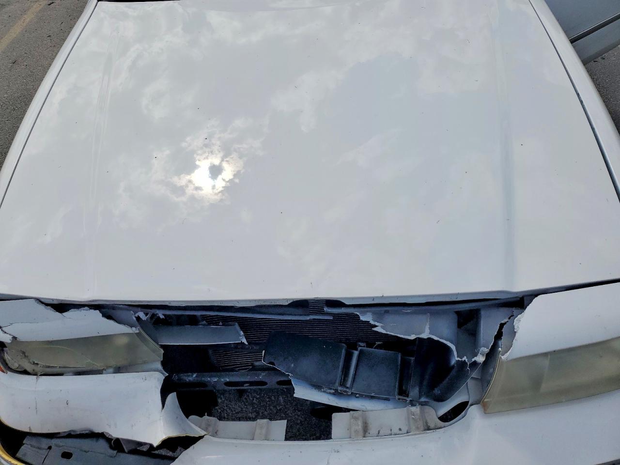 2001 Mercury Grand Marquis Ls White vin: 2MEFM75WX1X681452