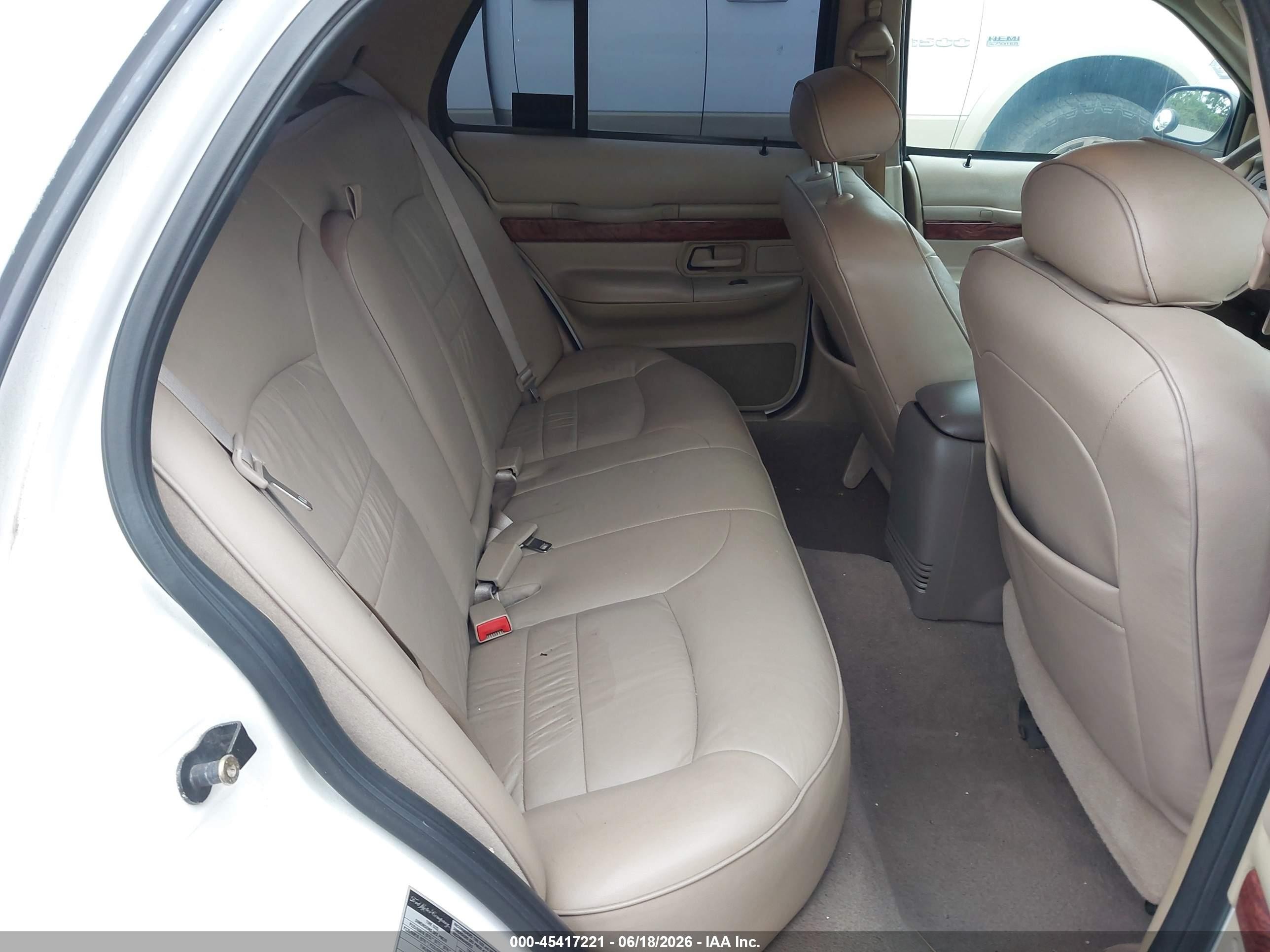 2002 Mercury Grand Marquis Ls White vin: 2MEFM75WX2X618725