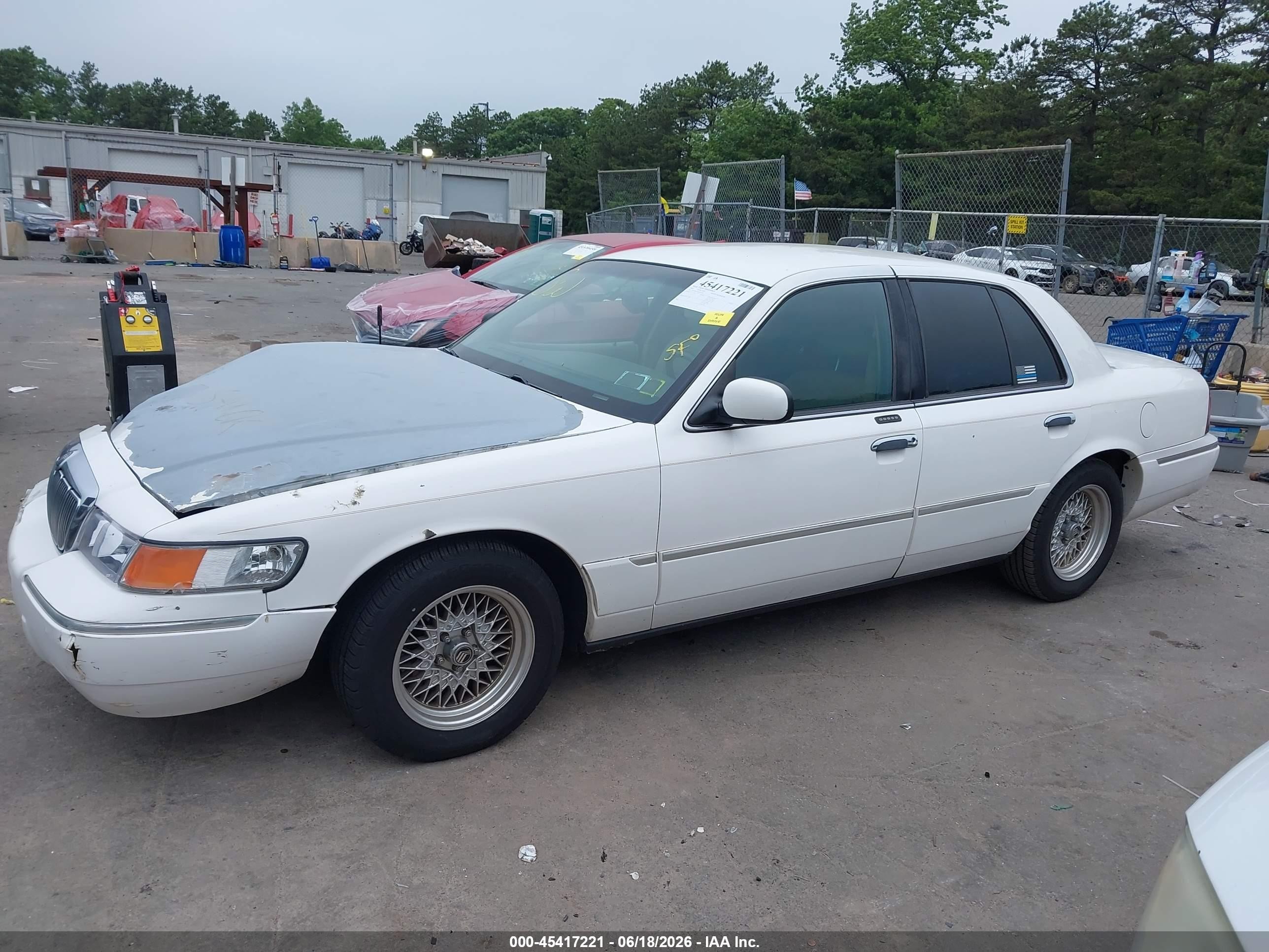 2002 Mercury Grand Marquis Ls White vin: 2MEFM75WX2X618725