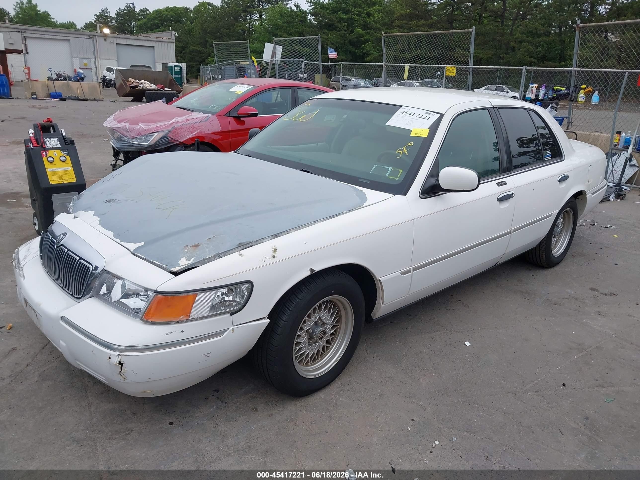 2002 Mercury Grand Marquis Ls White vin: 2MEFM75WX2X618725