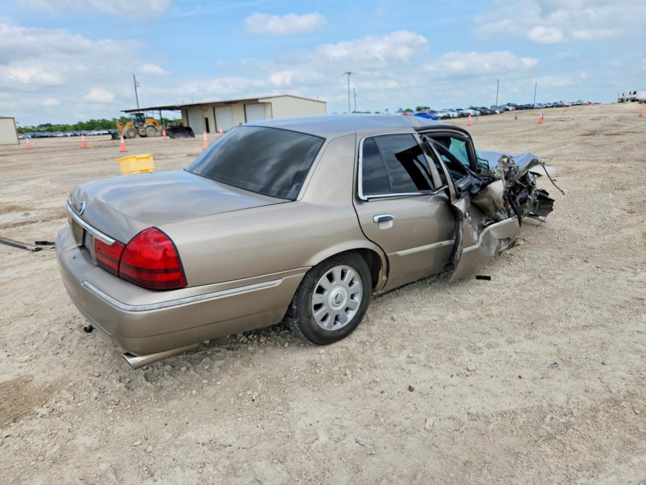 2003 Mercury Grand Marquis Золотой vin: 2MEFM75WX3X704439
