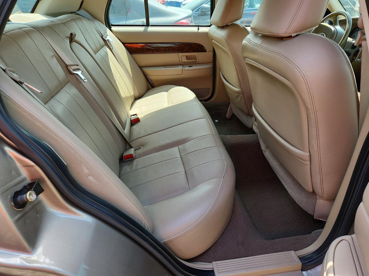 2004 Mercury Grand Marquis Ls Желто-коричневый vin: 2MEFM75WX4X669371