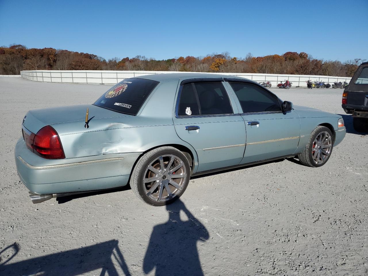 2005 Mercury Marquis Silver vin: 2MEFM75WX5X630328