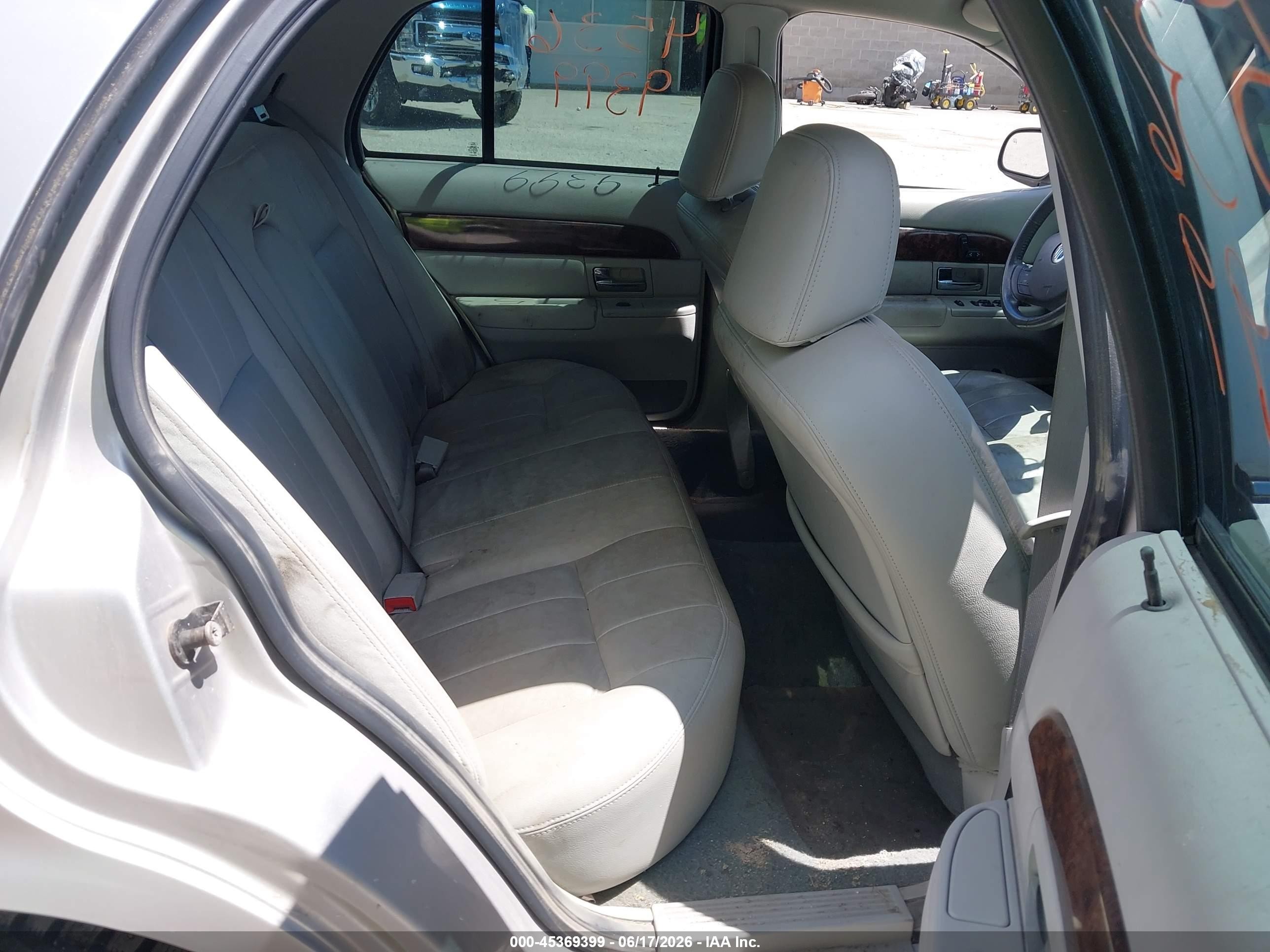 2005 Mercury Grand Marquis Ls/lse Silver vin: 2MEFM75WX5X660879