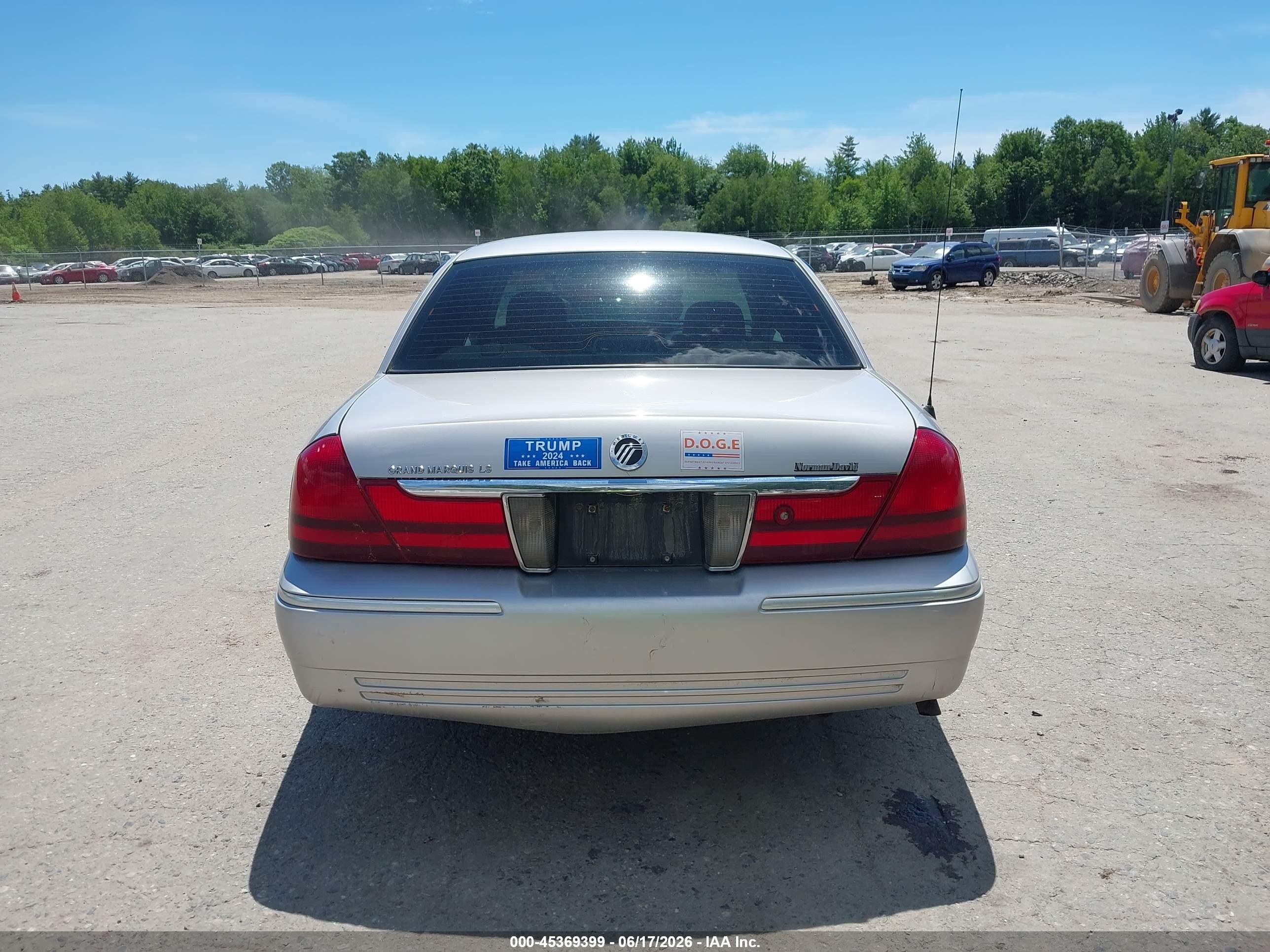 2005 Mercury Grand Marquis Ls/lse Silver vin: 2MEFM75WX5X660879