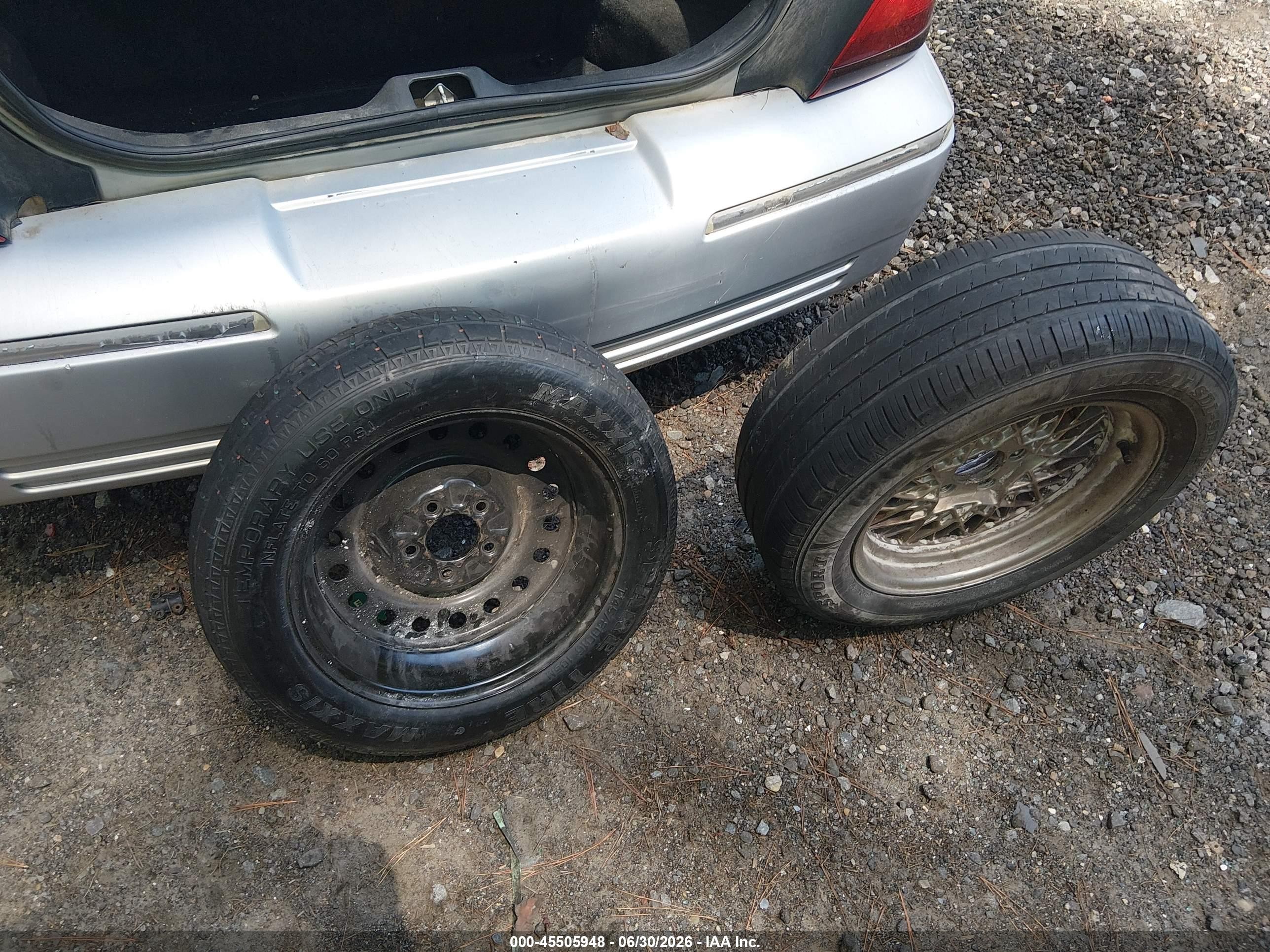 2000 Mercury Grand Marquis Ls Серебряный vin: 2MEFM75WXYX614490