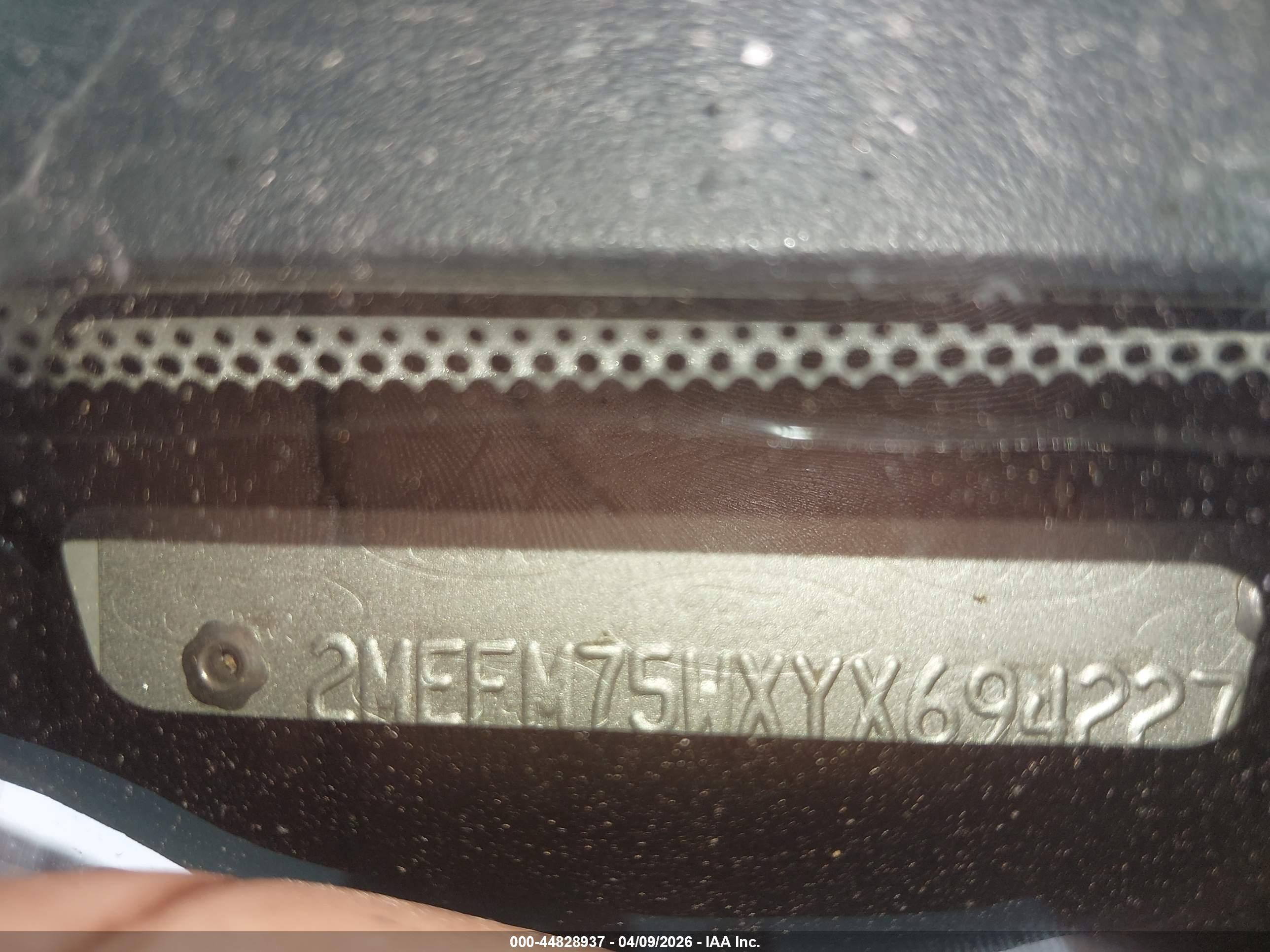 2000 Mercury Grand Marquis Ls Серебряный vin: 2MEFM75WXYX694227